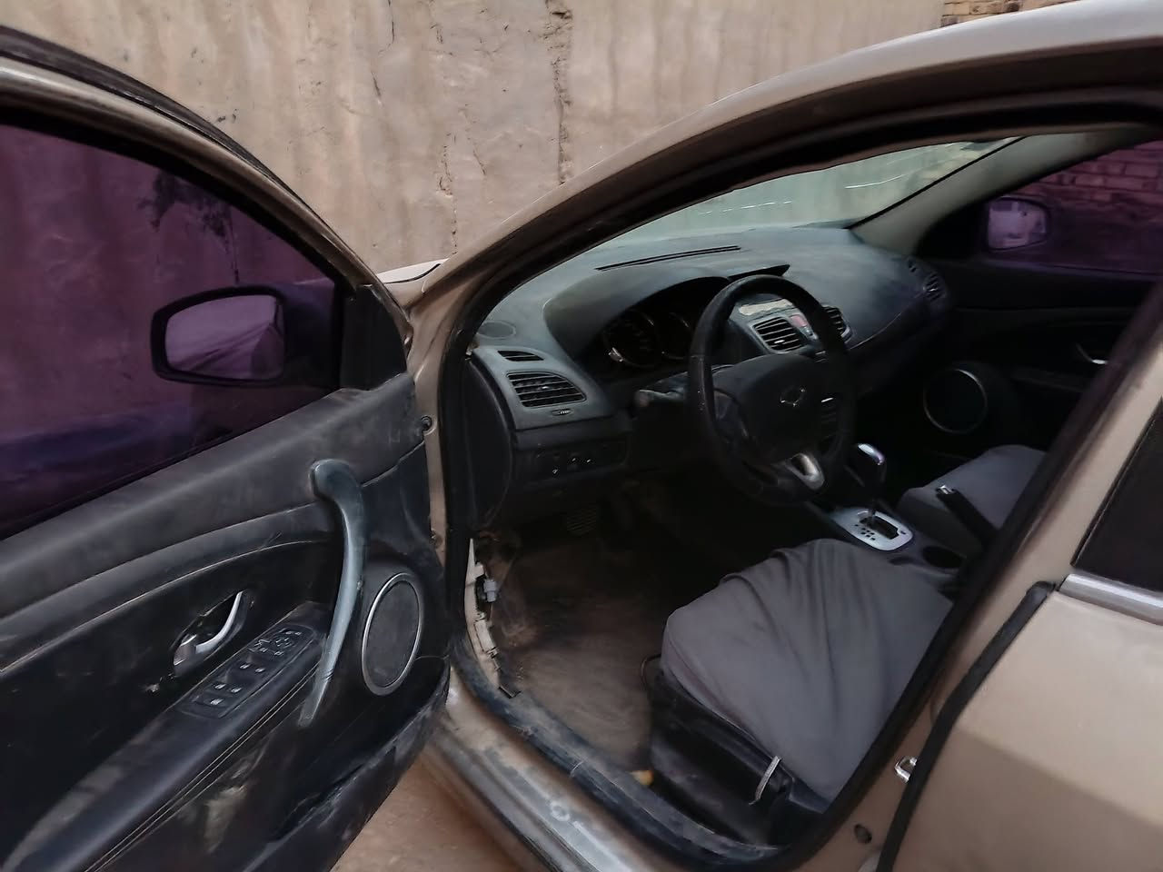 للبيع رينو افلونس كوري كير محرك كفاله ٤نوزل تبريد حداديه كهربائبات جاهزه السياره سعر ٣٩ ورقا مكاني بابل الحله ***********
