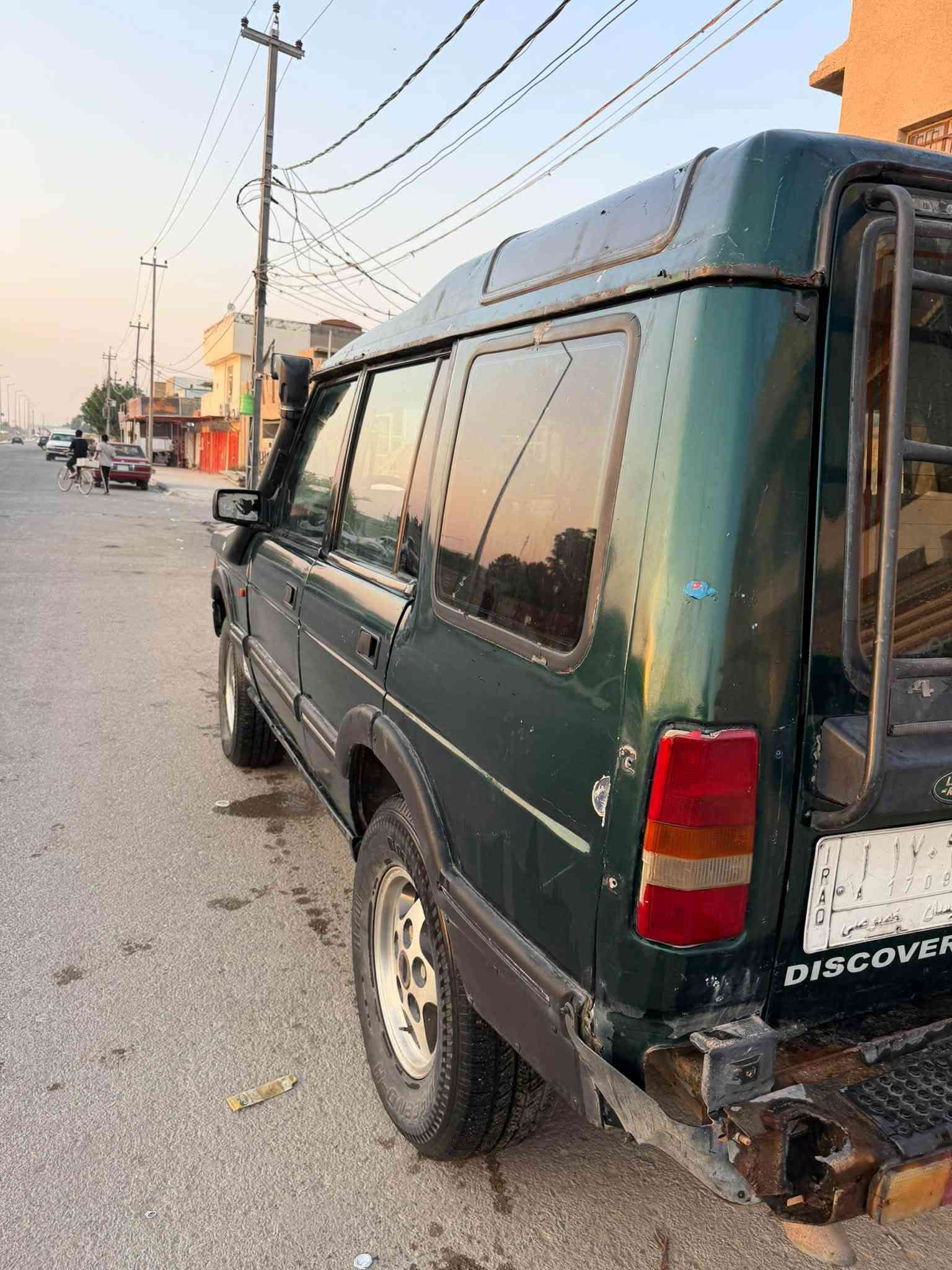 ديسكفري للبيع موديل ١٩٩٣ محرك ٤٢٠٠ كير أوتوماتيك السنوية لل٢٩ السنوية باسمي  محرك كير أكسل جديد  تخم تاير   السعر ٣٥$ وبيه مجال قليل  العنوان واسط العزيزية الرقم ***********

