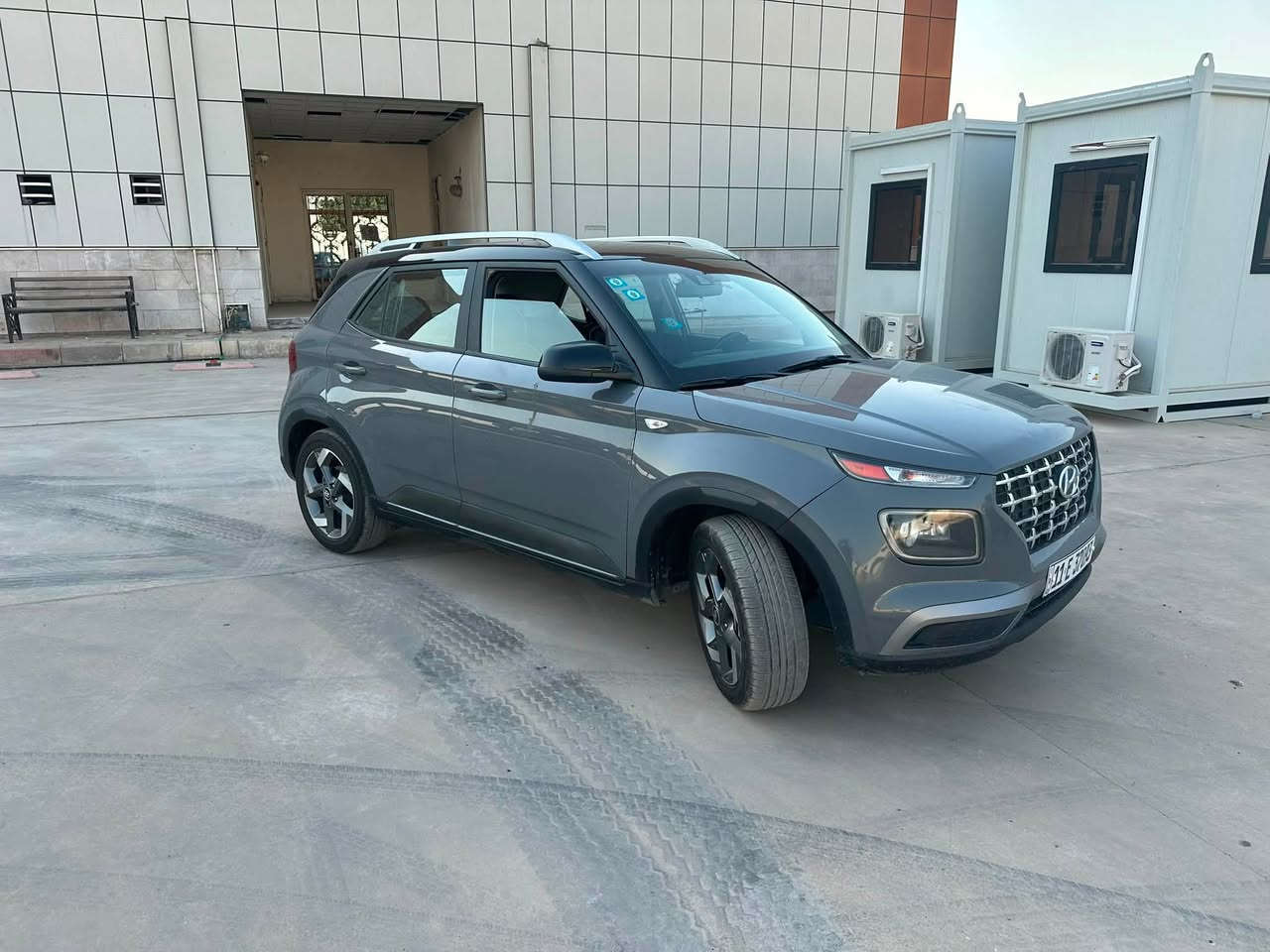سلام عليكم 
هونداي فينو فول مواصفات
موديل 2022
نص البنيد صبغ وجاملغ
بيها الباب الخلفي بارد شي قليل حافة كنر
بصمة تشغيل عن بعد 
تدفئة كشنات
شاشة كبيرة
رادار امامي تحكم استيرن
3 انظمة قيادة
معروفة مواصفات الفول 
***********
السعر 118
