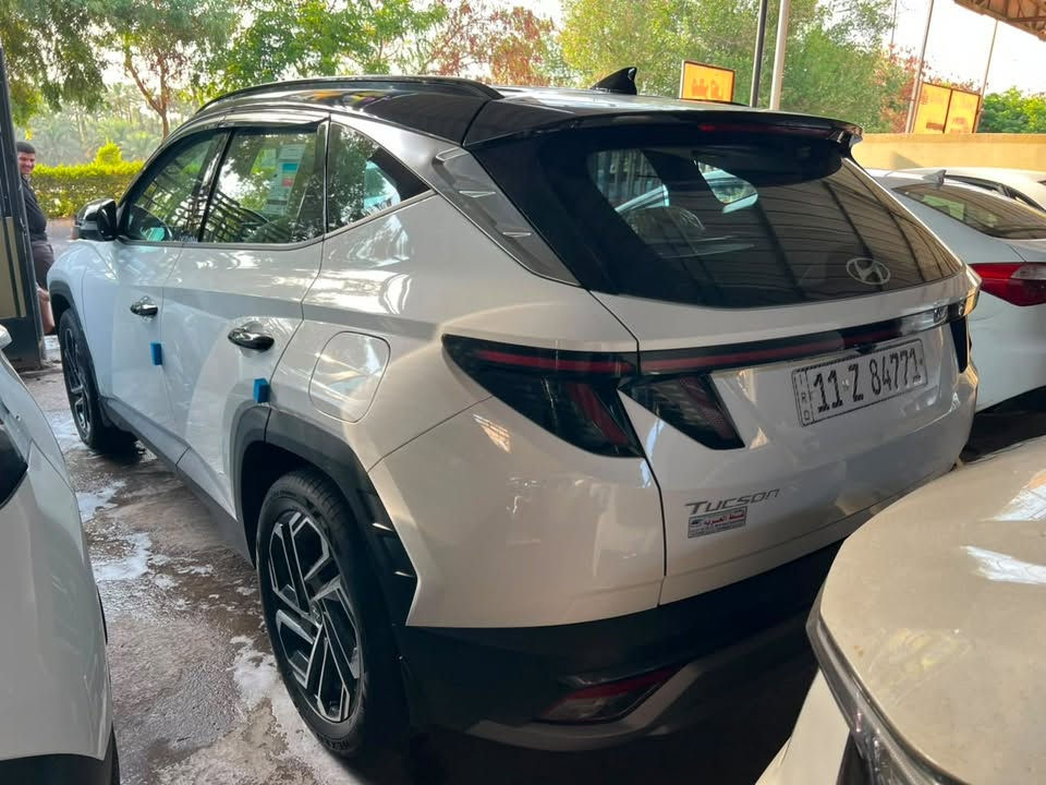🚗 للبيع: هونداي توسان 2025 – بحالة الوكالة شبه جديدة! 🚗
فرصة لا تُعوّض لاقتناء إحدى أكثر السيارات مرغوبية وعملية، بنظافة الوكالة واستخدام حشيم جداً!
📌 تفاصيل السيارة:
 الموديل: 2025
 العداد (الممشى): 11,000 كم فقط (قيد الاستخدام البسيط)
 الحالة: ماكينة، وقير على الشرط (بحالة الوكالة) بدون اي ملاحظات
✨ أبرز المواصفات:
 المحرك: 4 سلندر بـ أداء اقتصادي وقوي
 الشاشة: شاشة معلومات وترفيه تعمل باللمس وتدعم Apple CarPlay و Android Auto
 الكاميرا: كاميرا خلفية دوارة مع حساسات للمساعدة في الوقوف
 التحكم: عجلة قيادة متعددة الوظائف (تحكم بالصوت والأوامر)
 أنظمة القيادة: اختيار وضعيات القيادة (Drive Mode)
 الأمان: نظام منع انغلاق المكابح (ABS)
 التصميم: إضاءة LED نهارية وتصميم عصري وجذاب
 المكيف: خافي وممتاز جداً مع فتحات تكييف خلفية
📝 ملاحظات
 السيارة تحت الضمان
 صيانة منتظمة
 الداخلية والخارجية بحالة ممتازة جداً ولا تحتاج أي مصاريف
📞 للتواصل والاستفسار (واتساب أو اتصال): [***********]
📍 الموقع: [ديالى] رقم بغداد مشروع وطني
💰 السعر المطلوب: [230$] مع المجال البسيط
