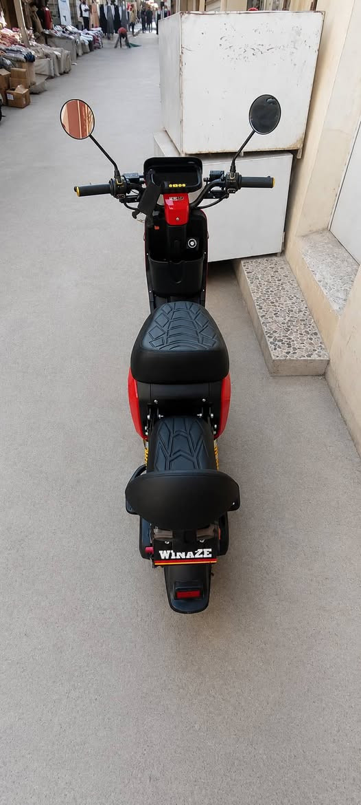 بسم الله الرحمن الرحيم
R9 2026
دراجه شحن للبيع 
مواصفات :  
بطاريه ولي WINLEE 
تجي 5 بطاريات وبل اضافه الى بطاريه داخليه هاي اني شكلتها وتجي وياها شاحنه الاصليه مالهاWINLEE ورماش والوان وضوء قوي وياه تجي كارتات 2ومفتاح وبصمه
وتجي ڤولطيه 70 من أعلى فولطيه وبدون تزويد 
وقدره ملف 1800واط 
ويجي راكد للصدمات لا مفتوح ولا مستبدل شي بيه 
ولا مستعمل غير 33 يوم بس 
للتواصل واتساب ورقم ***********
