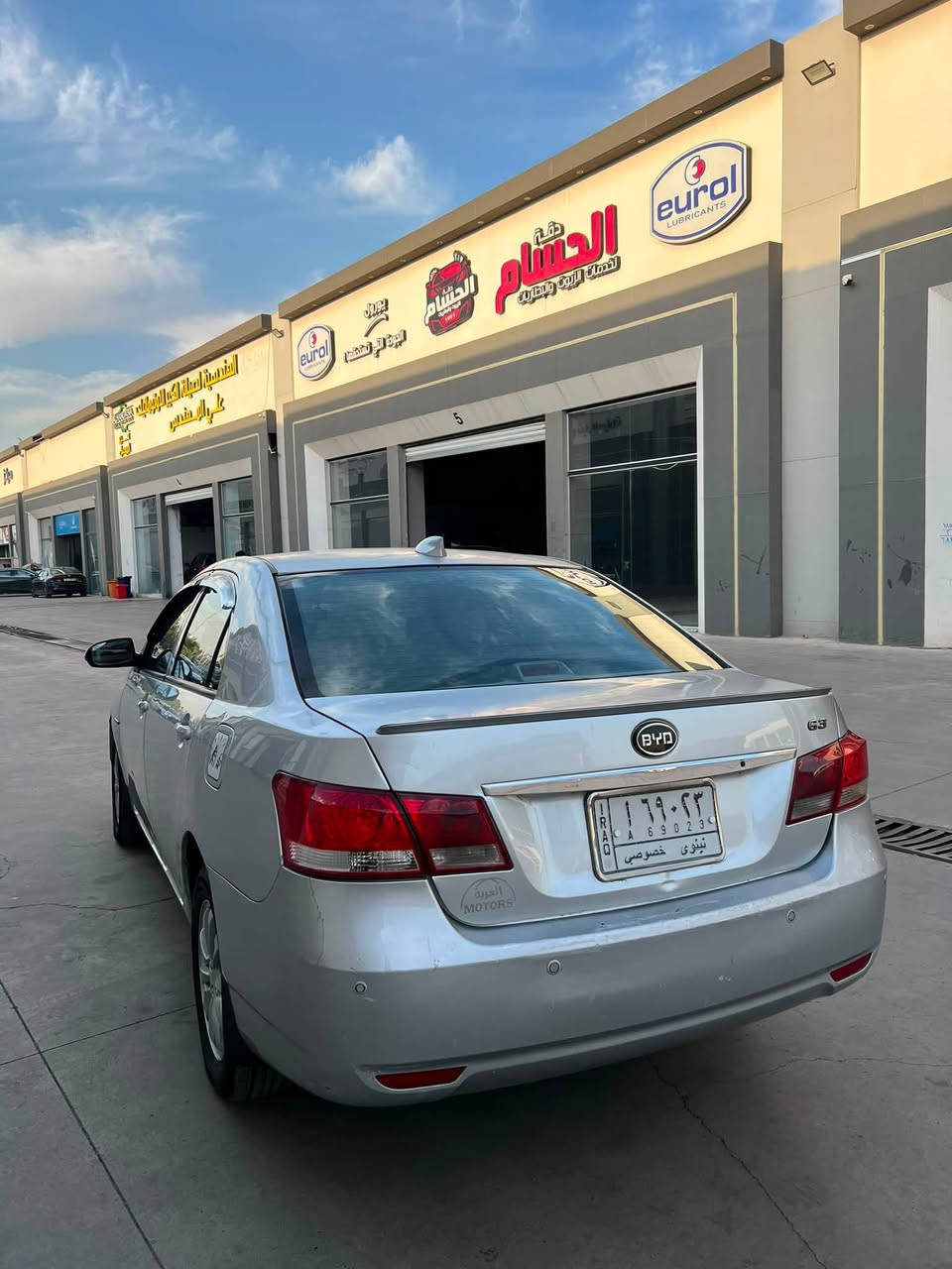 سيارة BYD G3 موديل 13 فول مواصفات  فتحه سقف تشغيل بصمه بواب بصمه تبريد ثلج شرط   محرك 16 بيها أثر صرف رقم نينوى ما مطلوبه كاربون موجود ما بيها صبغ بيها طخات بسيطه مال بارد طخم تايرات جدد وباتري جديد الشراي  يتصل ***********
