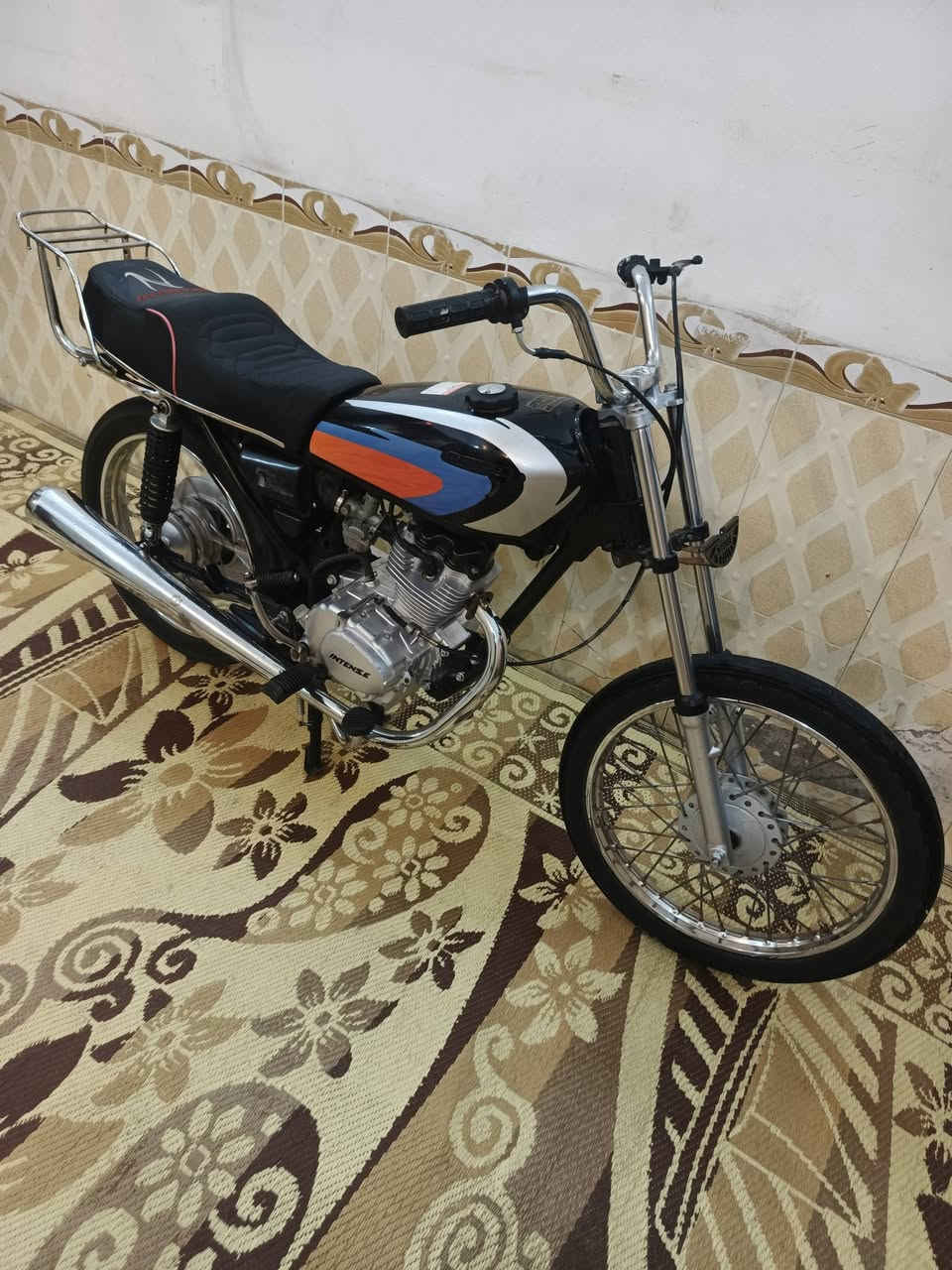سلام عليكم اربعه كير لبيع اوراق اصولي  جدد نضاف كلش  اصولي وكيل العارضي شاصي 15 شرط شاصي نضافت ال26 تعمير 26 محرك 25 برغي ما مفتوح. السعر 750 وبيها مجال قليل  الشراي يجي خاص  وهاذه رقمي ***********
