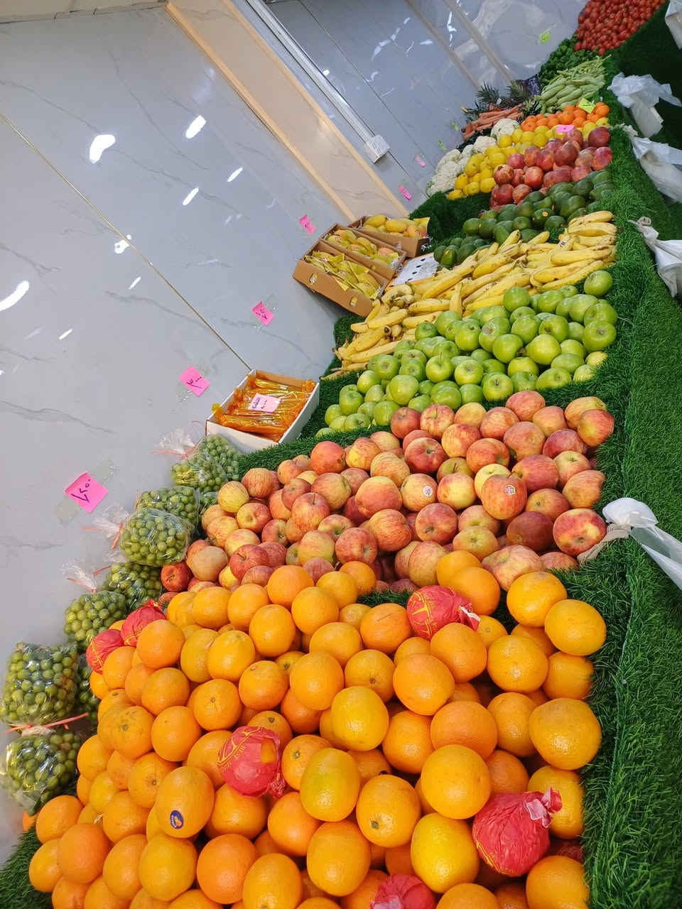 سلام عليكم محل للبيع مع كافه المحتويات يحتوي علئ ميوزه مخضر تزكام درجه اوله ايضن سبالت ثنين كنتوري 3طن ايضن براد +مجمده استخدام شهرين  السبب عدم التفرغ  مكان شارع الطهمازيه عامود 108 مقابل  مدرسه الهدف للستفسار ***********
