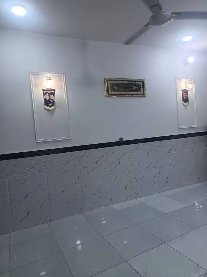🏡دار للبيع🏡
المساحة: 180 متر مربع
✅ #طابو_زراعي_سند_25_أقرار_محكمه
الموقع: النجف مقابل ملحق   قرية الغدير عمود 317

مواصفات البناء:غرفتين   نوم وصاله ومطبخ استقبال حمامات داخليه و 
بناء مرتب (أساس + سقف كونكريت + طابوك)
أرضية بورسلين أبو الـ 60

الخدمات:#بعد_عن_سوق_100م
ماء كهرباء مدارس سوق تبليط مولد ذهبي 

للاستفسار والاتصال:
***********
