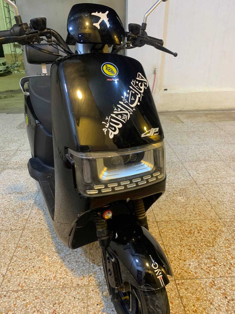 دراجه شحن للبيع او مراوس بشحن
٦بطاريه ثنين واكفات باقيات ١٢ ع فحص
اشارات شغاله عالي ناصي كلشي شغال 
شحنها طبيعي شخوط خفيفه 
ب٦٠٠ بيه مجال
*********** واتساب

