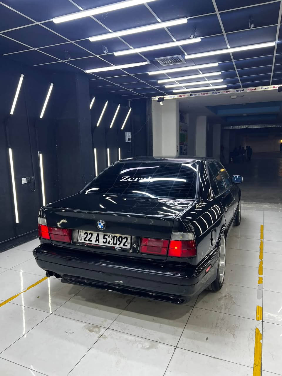 سلام عليكم 🫡 
بيئم دبليو 1993 فول فول مواصفات ☝🏽
اصل فصل 525 گير توماتيك بلادي 💯
السياره من الدعاميه للدعاميه كله بلادي 👍🏽
سلايت كهربائي + كشنات جلد + كشنات تدفئه 
تبريد ثلج ثلج 🥶 + لايتات زينون + لايتات حلقه + بنكه كهربائيه 
بجم عريض + وياله و دعاميات M + دبل ايرباك 
بريك ABS + ماشالله بحياتي ماشايف هيج تبريد بارد 🥶
گير محرك بشرط بل باكيت لا صرف لا بخار كلش جديد 🆕 
الله شاهد سياره مال جناي شغل و اطلع دينار مصرف مابي
تخم تايرات جديد + صدر امامي خلفي جديد + دسكات جديد
السياره بدون ضربه + بدون خياس + فقط صبغ جماليه فقط ماشاءلله ماباقي هيجي سياره نضيف الي يشتريها يشوف الف خير
رقم اربيل رقم سنويه هزه كله جديد بسمي شخصي لحد 2031
العنوان ~ كلار قضاء سليمانيه 📍
السعر ~ 77 ورقه وبيها مجال 💸
الهاتف ~ ***********
اخوان السوك كلشي بي حتى ب 20 ورقه اكو بس كلشي بسعره 
ملاحظة ~ تجي اذا مو مثل المنشور و مو مثل الصور مصاريفك عليه
