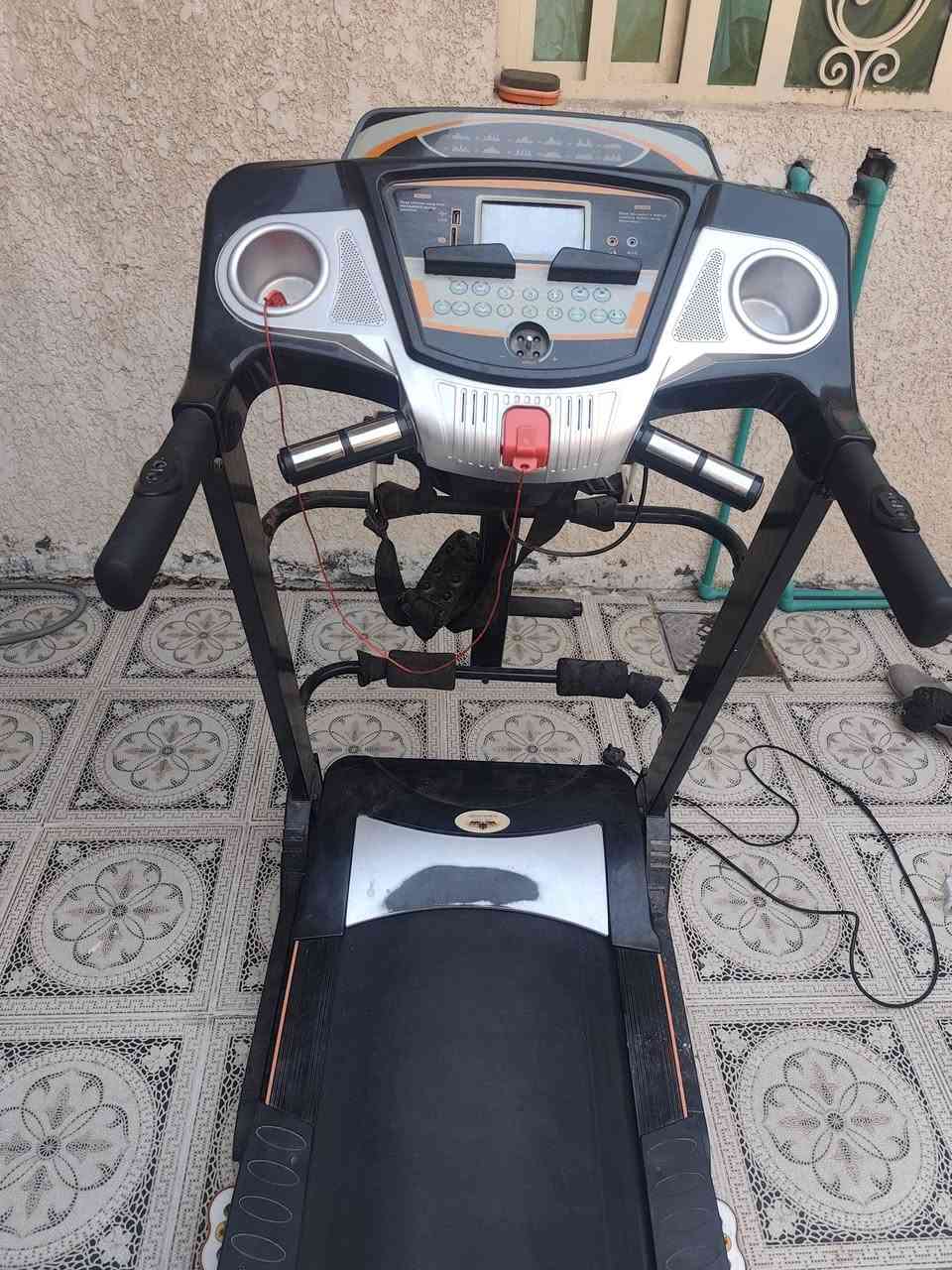 للبيع جهاز أوربتراك (Elliptical Trainer) 🏃🏻‍♀️🔥
جهاز رياضي منزلي بحالة جيدة، مناسب لتمارين الكارديو وحرق السعرات وتحريك الجسم كاملًا.

✅ يعمل بشكل جيد
✅ شاشة لعرض بيانات التمرين
✅ مناسب للاستخدام المنزلي
✅ تصميم قوي ومريح

💰 السعر: 250,000 الف وبي مجال 
📍 الموقع: ديالى بعقوبة التحرير 
📞 للاستفسار:  التواصل على الرقم هذا *********** واتساب
