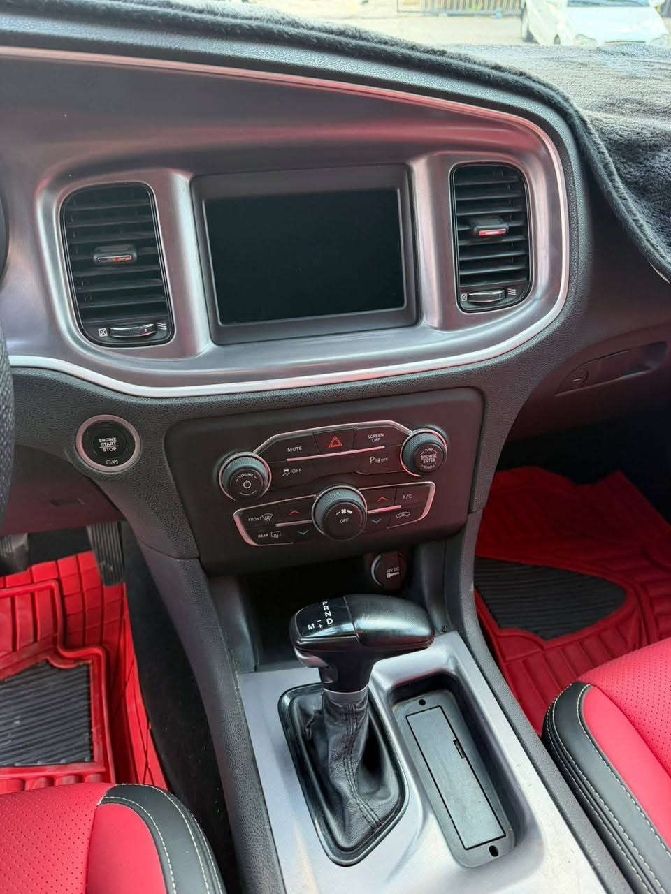 للبيع جارجر sxt سياره جديده مال بيت ضررها جاملغ خلفي وباب ماشيه 70ميل داخل احمر 6سلندر مكفولة من كلشي مكان السياره الموصل 
***********
***********
