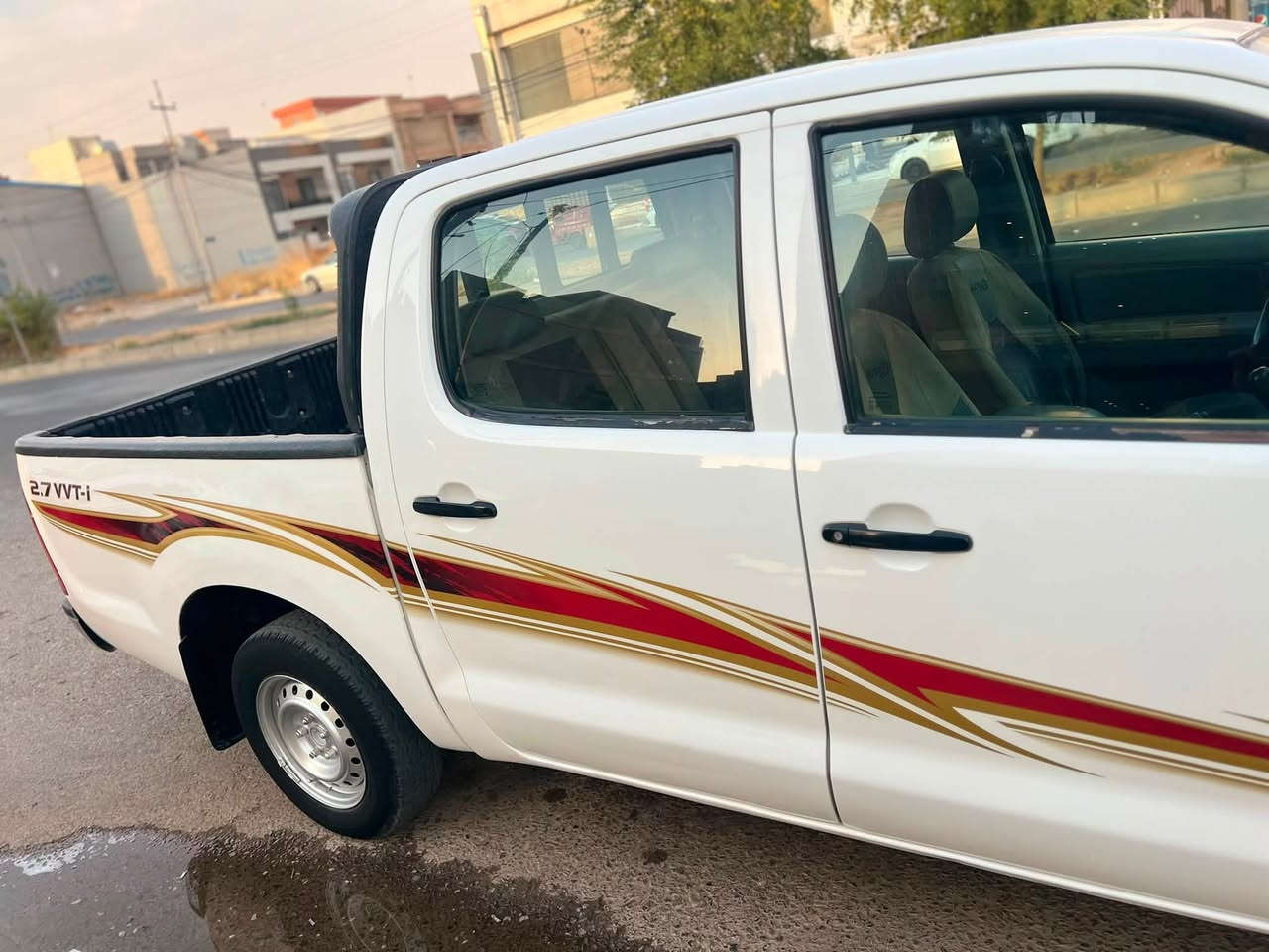TOYOTA 2010
*********** 
دوو جێی بچووکی سبوغە جێیەکی بچووکی تەعدیلە
مەکینە نەکرایتەوە 
٢٠٠ هەزار ڕۆیشتیە
١٥٠ وەرەقە
