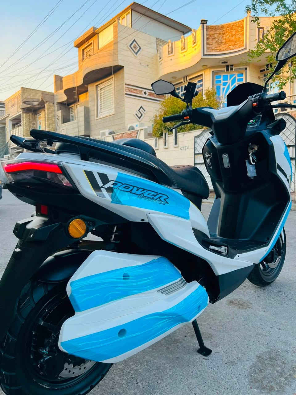 سلام عليكم ورحمه الله وبركاته 
دراجه شحن T.MAX ..وكاله حسن وحسين GT شعار الاسد …ملف 3000 بطاريه ليثيوم 60 امبير ….عدد التحويلات 1.2.3.R ….ماشيه شي قليل جدا …سويجين +كارتين + بصمتين 
السعر مليون و350 وبيه مجال بسيط 
مكاني بغداد الزعفرانيه ***********
