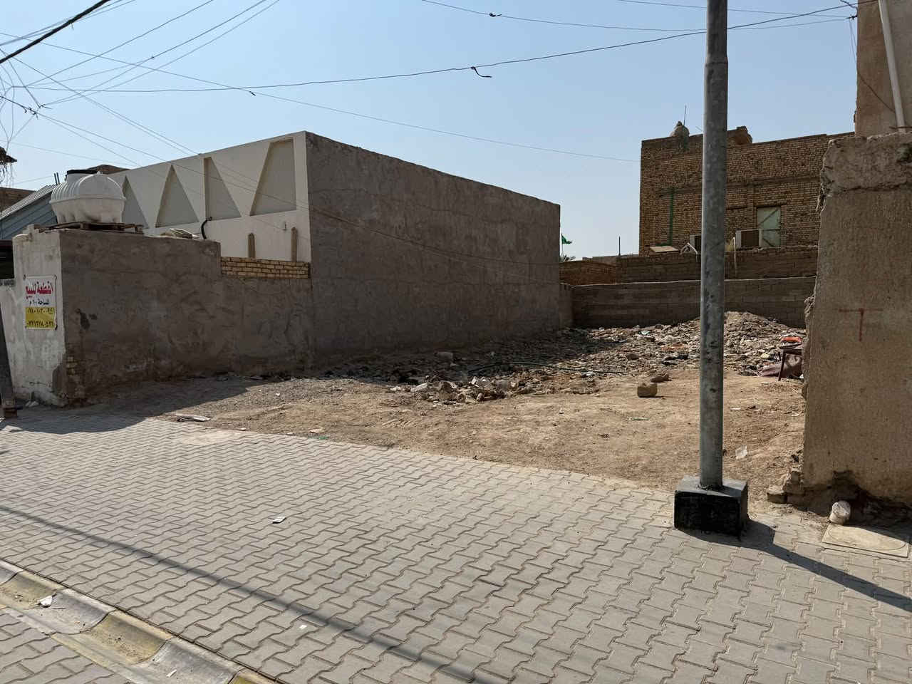 قطعه ارض 200 متر في منطقه حي الجهاد نهايه شارع السوق (المسقف) المنطقه خدمات كامله 
الوجه 10 
النزال 20 
للاستفسار الاتصال على الارقام التاليه ..
***********
***********
