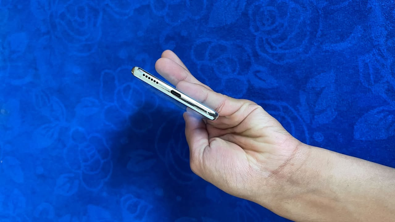 📱 للبيع | TECNO CAMON 40 Pro 5G
اللون: (سمائي)
الذاكرة: 256GB
الرام: 8GB
الجهاز نظيف جداً، استخدام شخصي وخالي من المشاكل.
الشاشة أصلية، وتم تبديل شريط الشاشة فقط، والشاشة نفسها أصلية.
جميع المزايا تعمل 100% (البصمة، الكاميرات، السماعات، الشحن، الشبكة…).
الجهاز بحالة ممتازة وجاهز للأستخدام.
السعر: 350 ألف دينار (قابل للتفاوض بالمعقول).
📩 للاستفسار أو المعاينة راسلني على الخاص أو الأتصال على رقم الهاتف ***********
ملاحظة الشاحنة عطلانة انطيك الكفر الأصلي والباكيت مالته وكل غراضه ما عدا الشاحنة لأن عطلانة
