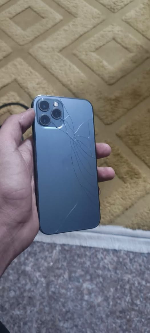 السلام عليكم ايفون 12 برو فقطط برووو بدون ملحقات
مبدل بطاريه وهذا الشي من جانبك والله الشحن كلش حلو وميصرف ابدد ومفطور الضهر مالته تخلي كفر كلشي ميبين الجهاز خير من الله كامرات اتصال كله شغال بطاريته ١٠٠ مصارلي هواي من بدلتها ذاكرته ١٢٨ الشاشه شخط مابيها الشاصي كلش نضيف السعر ٣٠٠ بي مجال جيتك لحد يكسر بلسعر رحم الله والديكم مكاني بغداد حي اور  الشراي يجيني واتس اب ***********
