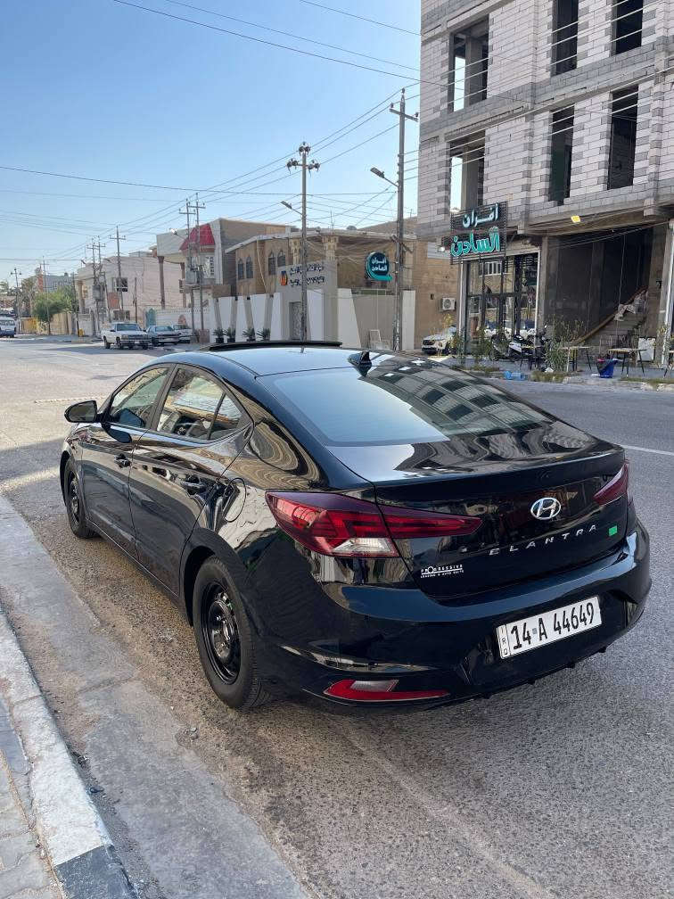النترا موديل 2020 لمتد فول مواصفات وارد كندي حادثها جاملغ و بنيد و بيها بارد باب السايق والباقي شوف العين كير atf 
تخم تاير جديد و تخم رنك 
كداديه و تبريد كله جديد 
بسم ولد صديقي و شرط التحويل سنويه لل٢٧
مواصفات 
تحكم ستيرن تدفئه ستيرن 
تدفئه كشنات 
تحديد مسار 
بصمه 
تنته 
العنوان التحسينيه شارع الدفاع المدني 
السعر ١٢٥
 متواجد *********** البصرة, العراق
