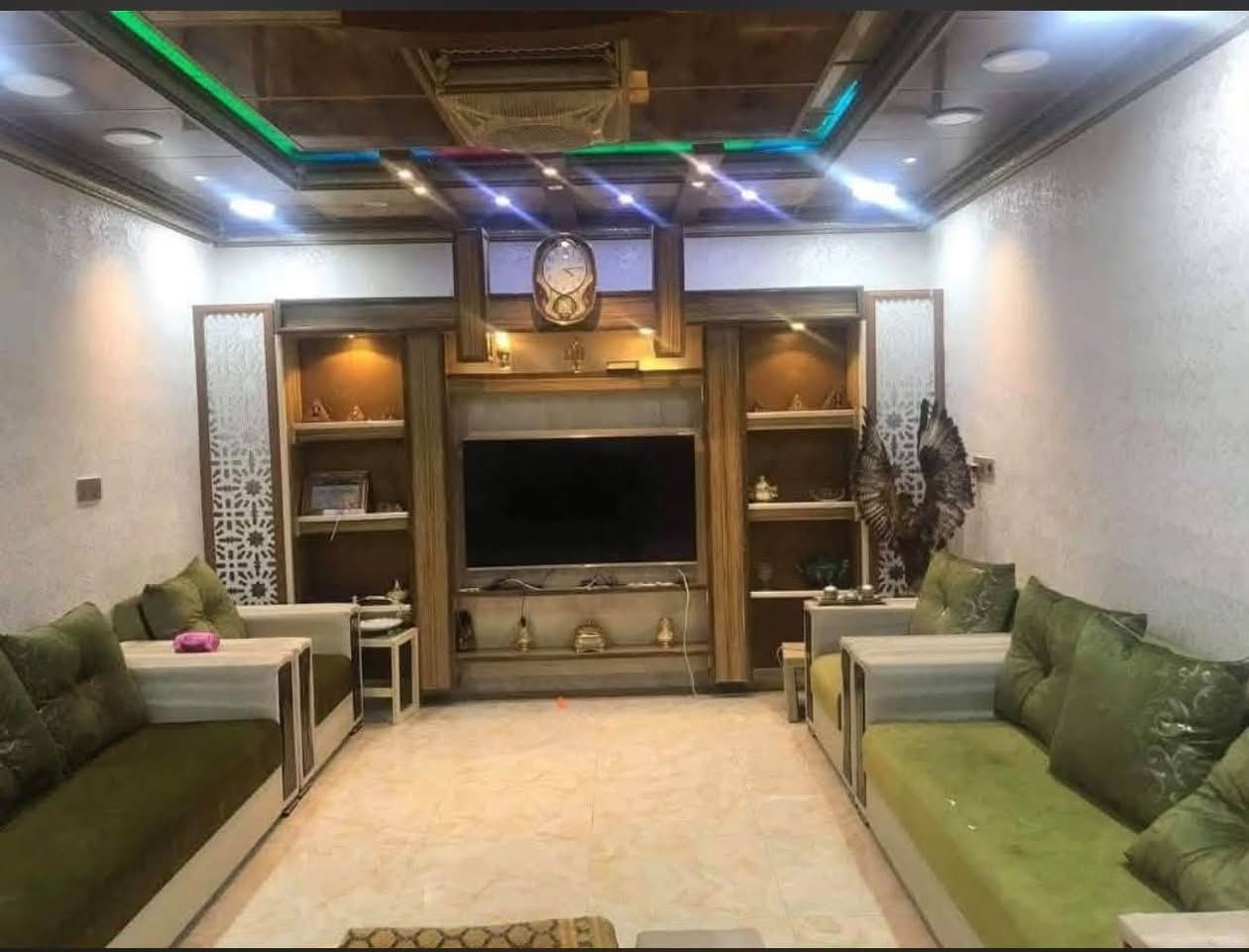 🏠 بيت للبيع في موقع مميز وهادئ
المواصفات:

 * 📏 المساحة: 200 متر مربع.

 * 📜 الملكية: طابو صرف.

 * 📍 الموقع: شارع الحسابات – منطقة راقية وهادئة جداً.

 * 🛏️ التفاصيل: يحتوي على غرفتين نوم مع حمام داخلي (ماستر) 🛁 + حمام ثاني. غرفة ضيوف + مطبخ بارد + حار + 

 * 🌳 الميزة: مقابل البيت مباشرة منتزه/حديقة (إطلالة واجهة مفتوحة ومريحة).

 * 🛠️ الخدمات: المنطقة مخدومة بالكامل.

📞 للإستفسار أو المعاينة يرجى الاتصال على الرقم: [***********]

💬 أو التواصل عبر الواتساب: [***********]
