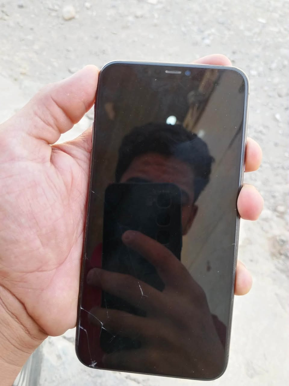 11برو ماكس
مبدل بطاريه شرط ماتصرف 
ومبدل شاشه اصليه وبيها فطر 
ذاكره 256 
مابي ولا شخط الكارتون مالو موجود  
 للاتصال ‭***********‬
