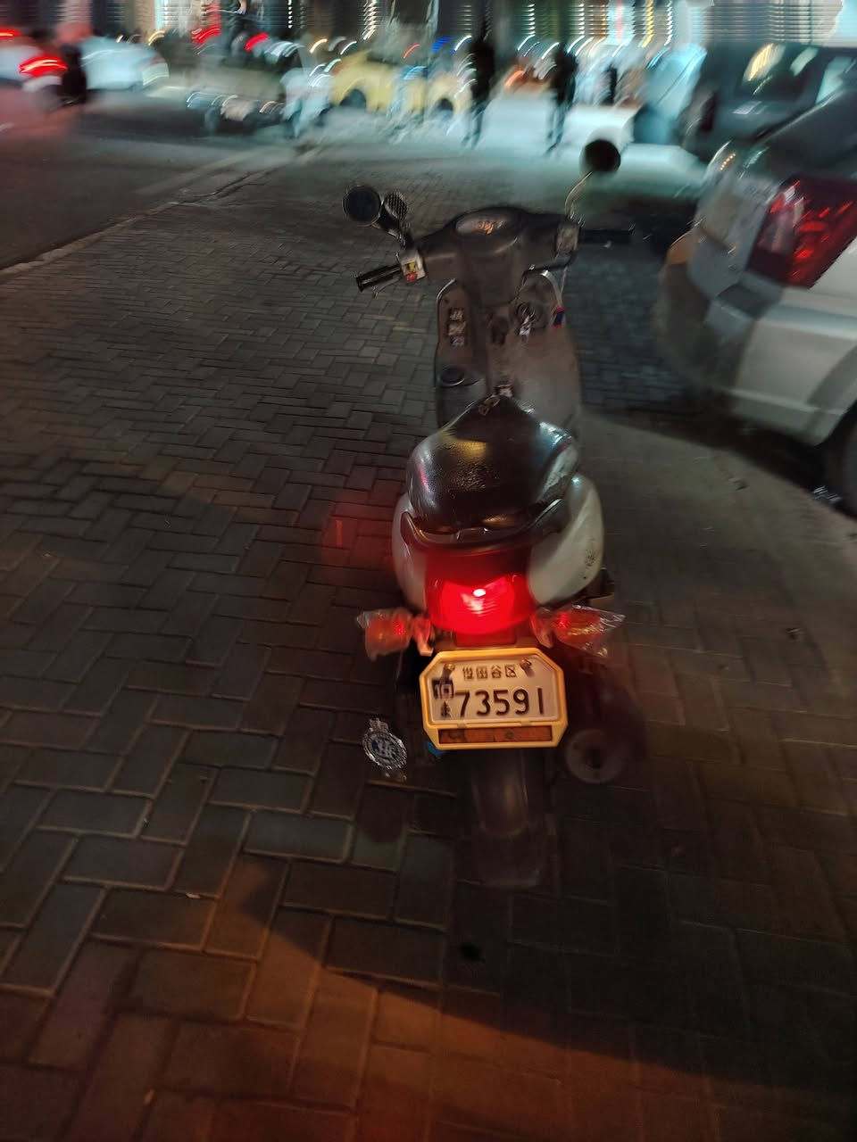 سلام عليكم فله 120 بلاديه
دراجه ختم واحد مكينه بل جيس
مبدل بيه سلف ومجمع امانت الله
مكاني بغداد الدوره
الرقم ***********
السعر850وبيه مجال حك الجيه
