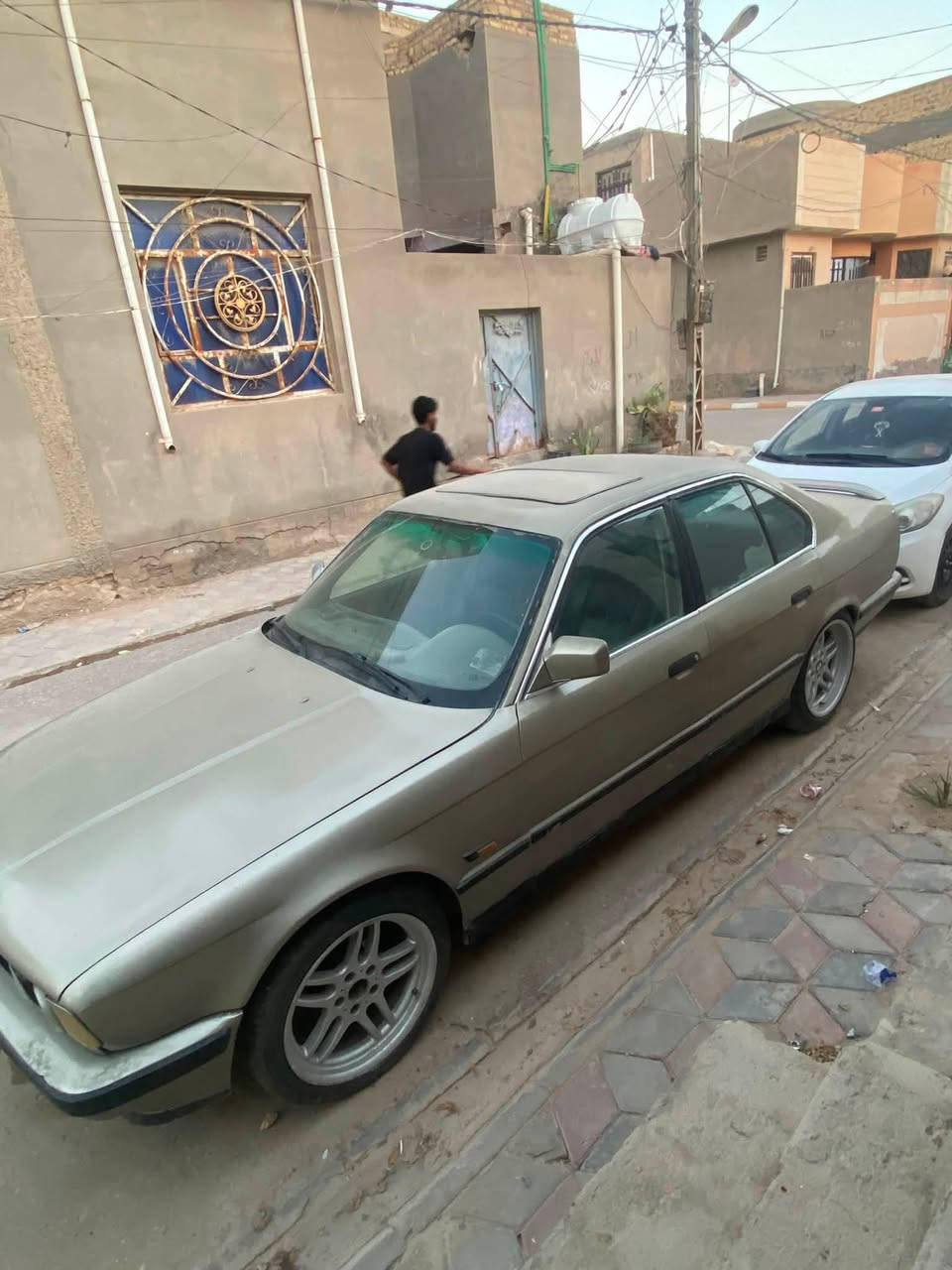 السلام عليكم BMWمديل ١٩٩٢للبيع السعر ٣٥وبي مجال مكانه الديوانيه قضاء الحمزه الشرقي ***********
