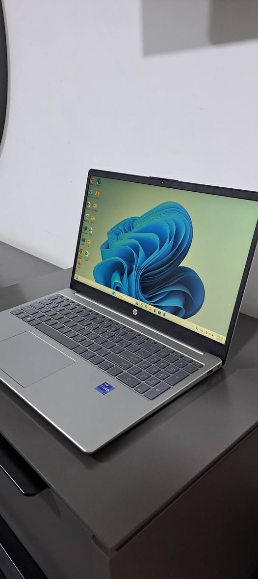 السلام عليكم
لابتوب للبيع – نظيف جداً

لابتوب نوع HP طراز HP Laptop 15-fd0xxx للبيع.
المواصفات:
- سلم 
- المعالج: Core i7
- الجيل: 13
- اللون: Silver
- الاستخدام: قليل جداً
- الحالة: نظيف 100% ولا يشكو من أي عطل.
السعر[ 750،000 ] الف وبيها مجال 
الموقع: بغداد – البياع

للمهتمين التواصل خاص.
***********
