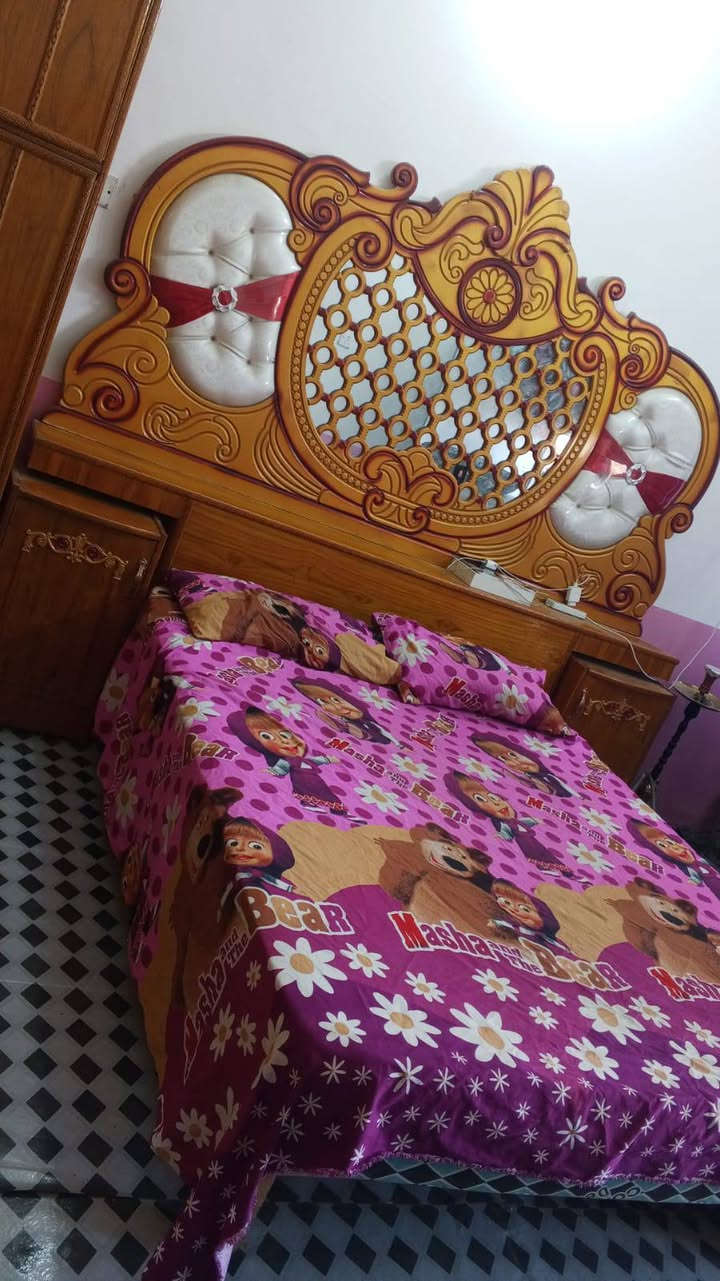 غرفت نوم مستعمله لبيع نضيفه بكان بغداد حي لنصر لشراي يخابر وبي خير ويدلل***********
