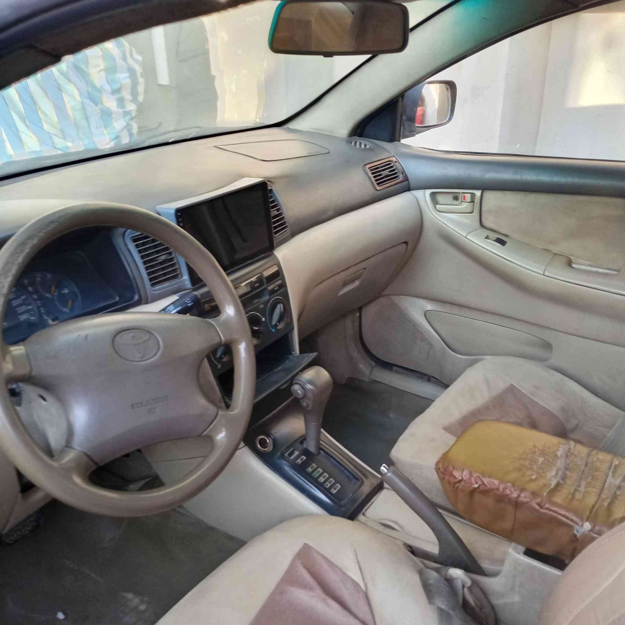 السلام عليكم سيارة كورلا موديل 2005 اوتو محرك مجفت جديد شاشة بيهة وجام اوتو سيارة خير من الله السعر 52 وبيهة مجال حك الجية *********** العنوان بغداد
