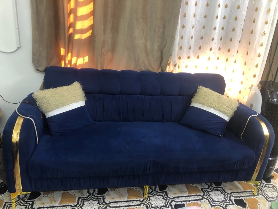 يوجد قنفات. وغرفه نوم للبيع. منصور داودي
***********
