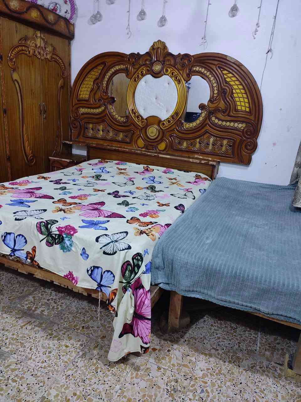 السلام عليكم للبيع  غرفه اخشاب كامله ملحقاته وياهه جربايه مال اطفال ودواشك اثنين ضغط عالي السعر 500وبيه مجال للشراي اتصال *********** متواجد عالفيس

