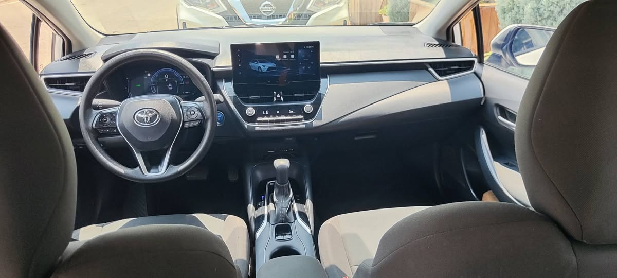 تۆیۆتا کرۆلا هایبێرد مۆدێل 2023 بێ سارد بێ بۆیاغ تەنها 37000 km ڕۆشتوە یە چاڵی بچوکی هەیە لەدەرگای سەکن هەموگیانی بەشەرت سعری 145 گەڵا قفڵ بۆ پەیوەندی کردن ... ***********... السليمانية, العراق
