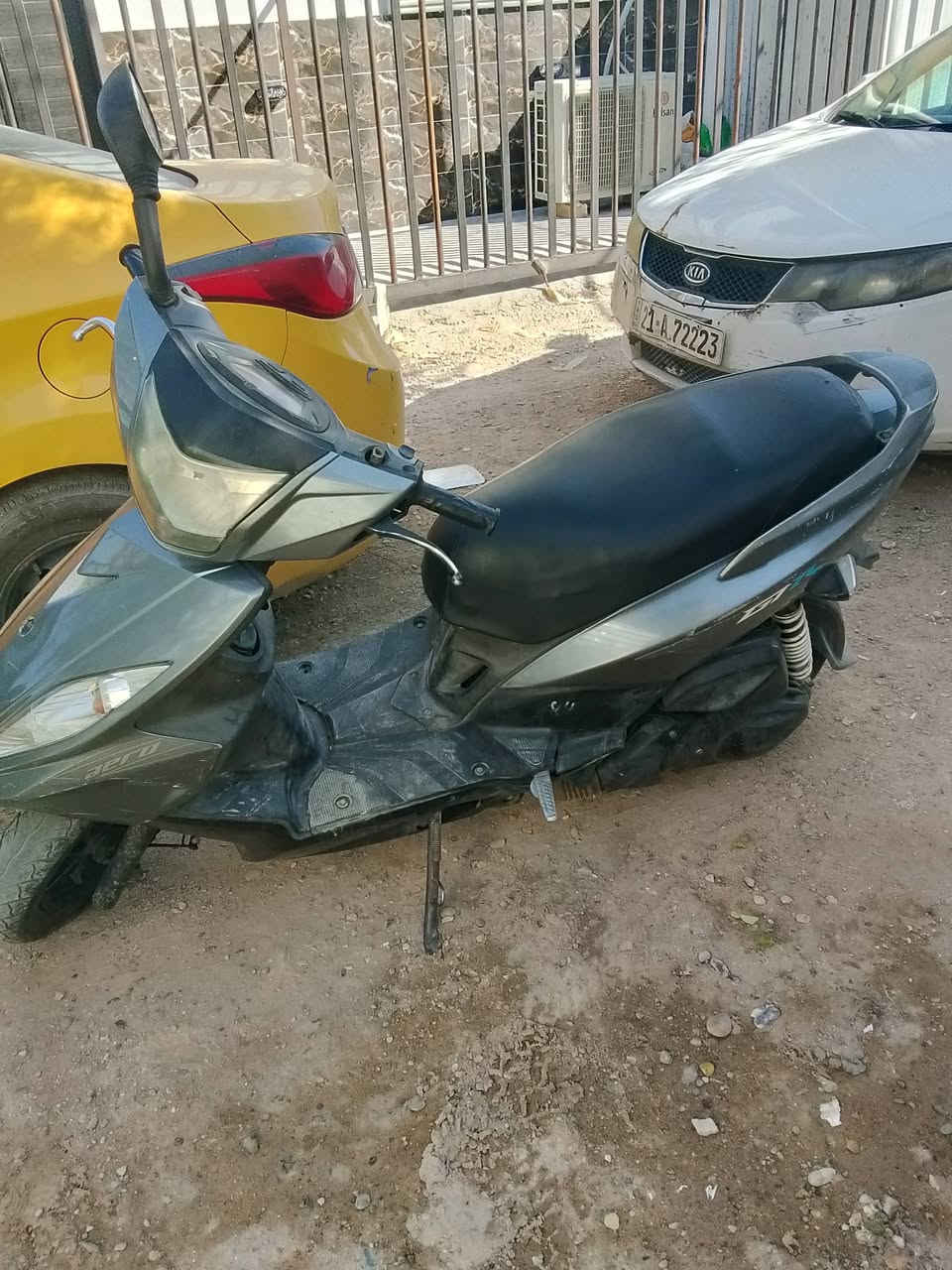 دراجة GTR  نازلة من الرمبة صارلها 4 أشهر للبيع السعر 850 وبيها مجال ، الدراجة بيها بس فيتبام تعبان شوية والشاشة محتركة شوية وصوت بلكلج الامامي ، مكاني بغداد الحرية رقمي ***********
