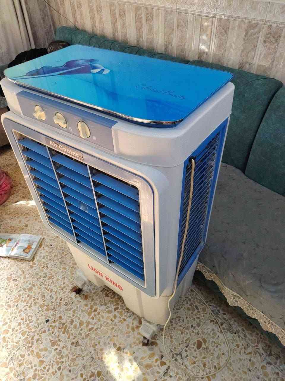 مبرده كنفيره كبيره شغاله واصليه سعرها 150 مكانها بغداد الشعب توصيل ماعندي 
***********
