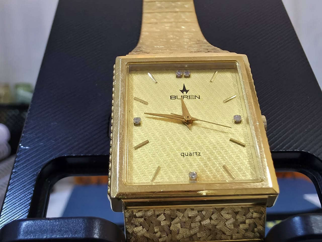 تحية طيبة /ساعه بورن سويسري/ بطاريه / القطر موضح في الفديو /
السعر١٥٠ الف لتواصل [***********]
