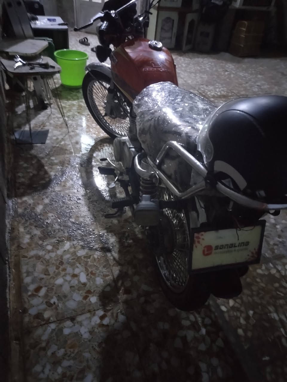 السلام عليكم عندي دراجه للبيع موديل 2024 نقص بيها  بيها كهربايات دراجه تشتغل تمشي السعر  400وبيها مجال عنوان بغداد ***********
