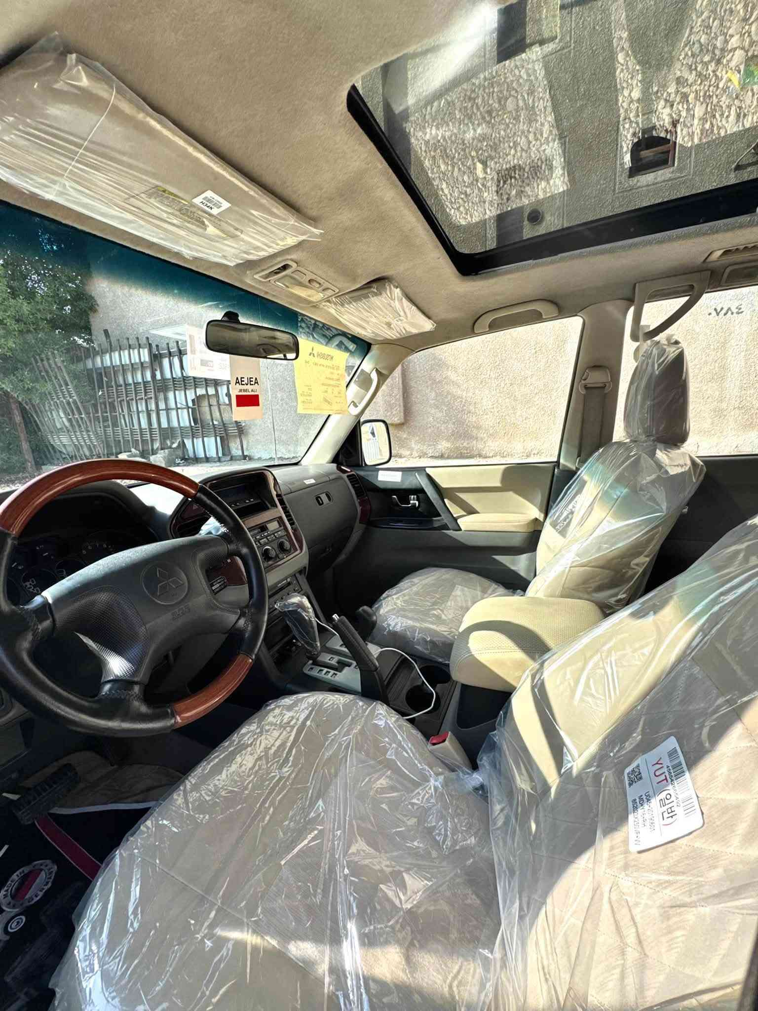 ‏MITSUBISHI{ PAJERO2007}           خليجي محرك :  { 3500  } V6 🛩️
سلام عليكم 🙋

فول الفول اعلى المواصفات الي بهذا الموديل

لليدور جديد وبعده بجياستها مال شركه

حته كتلوكاتها والعده مال شركه بعدهن عندي 

ملاحضه : اخواني لتقارنون السياره ب اي سياره معروضه بل سوك بموديلها وفئتها لان ماكو بنضافتها 

فقط بيها صبغ فقط الباب الي بصف السايق ومباوكين الجاملغ ويا اثر شخط بدون فتح اي قطعه من السياره اما باقي السياره مكفول

مسويلها سيرفز كامل ميحتاج اذكر شنو مسويلها

راح اذكر مواصفات مواصفاتها للي ميعرفها :

⬛️ فتحه سقف طكتين { بانوراما }

⬛️ ثلاجه وسيطه بل چكمجه 

⬛️ كشنات جلد وبعدهي جديده غرفتها

⬛️ الكشنات  تحكم كهرباء { 3 حركات }

⬛️ كروز سرعه 

⬛️ زراك لايت امامي 

⬛️ لايت ديناميك تحكم { يصعد وينزل }

⬛️ اريل كهربائي يصعد وينزل ويه السويج 

⬛️ تبريد ( 3 )قطع ثلج تبريدها ❄️ 

⬛️جام { AUT } يصعد وحده من تقفل السياره

⬛️ فور ويل { AWD }

⬛️ مري شفط + كهرباء 

⬛️ كشافات امامي 

 ⬛️ { 7 } راكب

⬛️ بيها منضومه زنون بلاد من الشركه

بانزين ما شامه غير المحسن ودهن لكي مولي كلش معتني بيها السياره 
محرك وكير مبدلات جدد مال موديل { 2016 }

رقمها بغداد انكليزي تحويل شوكت متحب

السعر : 92 وبيها مجال 

مكاني :📍بغداد حي جهاد قرب مجمع النسيم 

☎️هـ ***********
