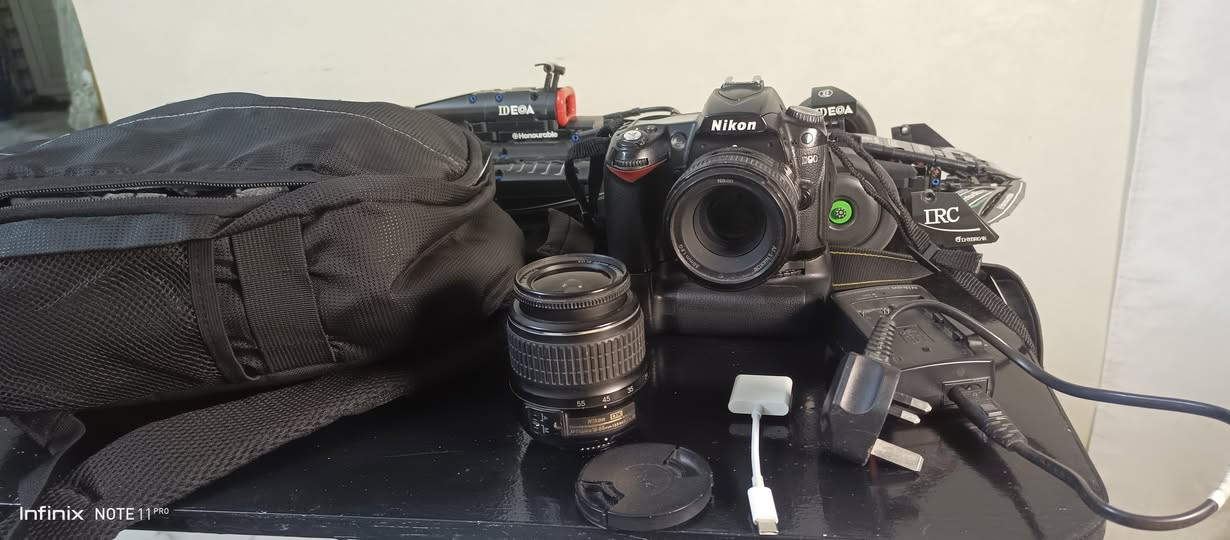 نيكون D90 • عدسة ٥٠مم • فتحة ١٫٨