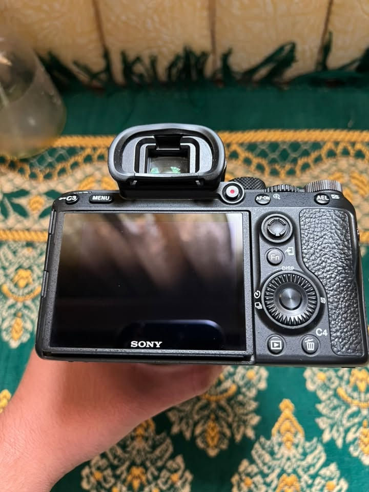 كاميرا سوني a7iii محدثة آخر تحديث نظيفة جداً مع عدسة تامرون 28-75 فتحه 2.8 جيل الثالث محدثة آخر تحديث والشتر موضح بالصوره بسعر مناسب للاستفسار خاص او واتساب ***********

نص مكتوب في الصور:
- AMERA SHUTTER COU
- Find out how many shots your Digital SLR ho
- RESULTS
- Shutter count
- 68759
- SONY ILCE-7M3
- Current value on eBay
- s an eBay Partner, this site may be compensated if you make a purchase using the above lin
- نشر X
- إذا كان هذا مفيدًا وكنت تحب الكاميرات، فاطلع على تطبيق سطح المكتب الجديد!