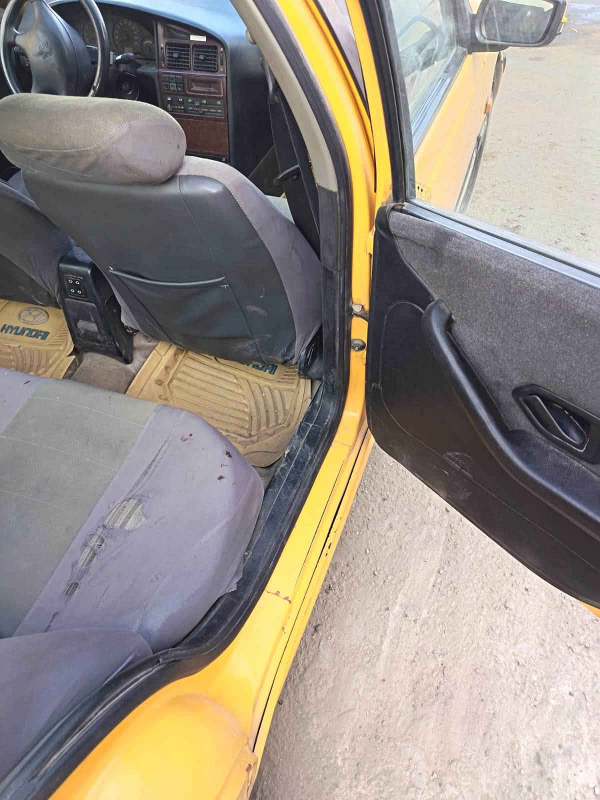 سياره جهاهز بيها شغلات بصيطه موديل ١٢تبريد ثلج مكينة وكير فرنسي بيها طخه جالملغ الخلفي تخم تاير باتري جديد حداديه نضيفه***********. مكلف بلنشر للاستفسار الاتصال مكاني البياع السعر ٣٣ وبيه مجال
