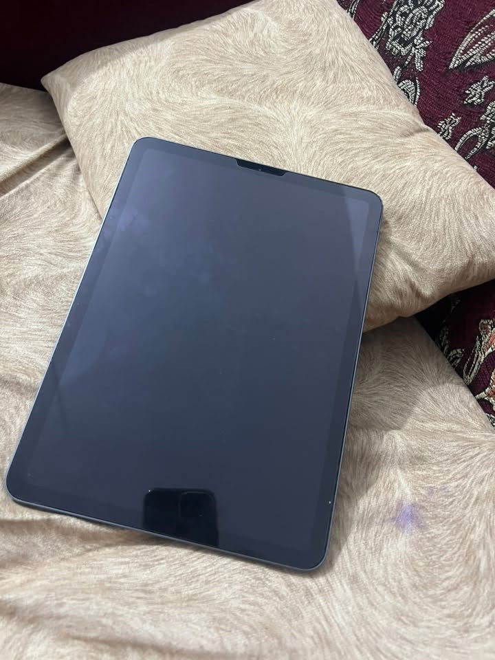 ايباد ايفون ipad Air الجيل الرابع
ذاكرته ٦٤ 
نضيف كلشي مابي بس هاي الطخه ماماثره لا ع بصمه لا شاشه لاكامره كلشي مامبدل بي  جهاز نضيف 
السعر ٢٥٠ بي مجال للشراي

‭***********‬
