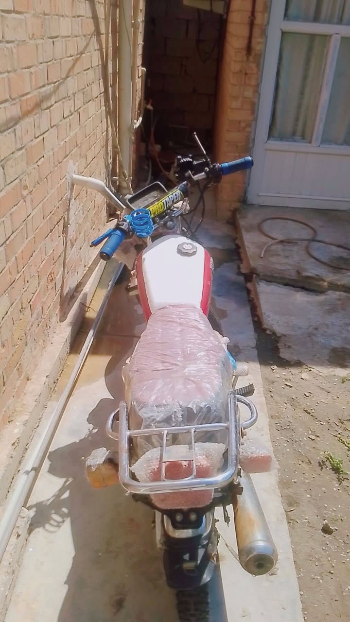 دراجه خمسه كير نضيفه تايرات+جوب جدد امامي وخلفي  كابريتر جديد تحتاج ترتيب بيها صوت بل محرك تعال افحص واخذ مكاني كركوك عرفه رقم وتساب ***********
