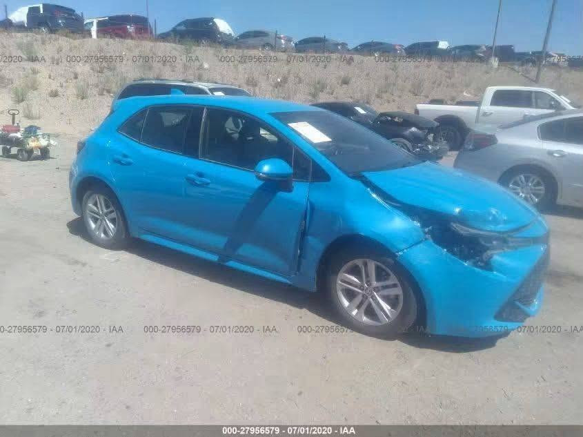 🚗 للبيع: تويوتا كورولا هاتشباك ٢٠١٩ الرياضية - نظافة وأداء 🚗
المواصفات الرئيسية:
 الموديل: تويوتا كورولا هاتشباك (SE) موديل ٢٠١٩.
 المحرك: ٢٠٠٠ سي سي، ٤ سلندر، رياضي واقتصادي.

 ناقل الحركة (الكير): أوتوماتيك CVT مع خاصية التحويل لـ ١٠ سرعات (نمر) رياضية.

 المسافة المقطوعة: [، ١٩٨,٠٠٠كم].
 اللون: أزرق مميز (كما في الصور).

 التصميم الخارجي: سبويلر خلفي،، مصابيح أمامية وخلفية LED كاملة.

المميزات الداخلية والرفاهية:
 الفرش: قماش باللونين الأبيض (الثلجي)، بحالة ممتازة.
 
التقنية: شاشة لمس مقاس ٨ بوصة تدعم Apple CarPlay و Android Auto،
 
القيادة: نظام الأوتو بارك (Auto Park) للمساعدة في الاصطفاف، وAuto Hold للوقوف المريح في الإشارات.
 
التحكم: شفتات رياضية خلف المقود (Paddle Shifters)، وتحكم كامل من المقود.
 
المفتاح: بصمة للتشغيل ودخول ذكي بدون مفتاح.
السلامة والأمان:
 
حزمة Toyota Safety Sense 2.0: تشمل نظام حماية ما قبل التصادم (PCS) مع كشف المشاة، ونظام تنبيه مغادرة المسار (LDA) مع مساعدة التوجيه، ومثبت سرعة راداري ديناميكي (DRCC).

 الحادث: حادث خفيف جداً وغير مؤثر (موضح في الصور)،.

الحالة العامة:
 السياره نظيفة جداً، صيانة دورية منتظمة، لا تحتاج إلى أي مصاريف.
 أداء رياضي ممتع وقوي، مع استهلاك اقتصادي للوقود.

‼️ملاحظة بيها بعض ملاحظات بالدعامية الامامية بسيطه جداً 
يحتاجلها فايبر كلاس 

📞 للتواصل والاستفسار:

 رقم الهاتف: ***********
 السعر: 120$"وبيها مجال وكلشي اكو بالسوك اسعار انسب لكن كلشي وحسب حادثه ونظافته 

 المكان: بغداد . ابي غريب . مجمع الزيتون السكني
