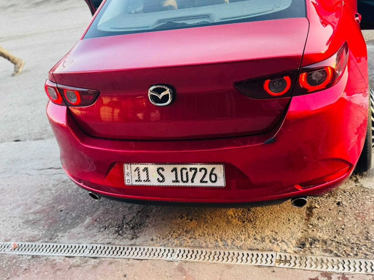 سلام وعليكم سياره لبيع او مرواس حسب القناعه     Mazda3. Preferred2023  اعلى مواصفات تجي بالتنفس الطبيعي  ١٠بصَمه دخول ذكي ٢مري قلاب ويه ال R رادار ونقط عمياء بالمري فتحه  كراسي كهرباءوتدفئه  لايت داينمك متحرك زنون  حساس مطر للما سحات. اوتو حساس  خزن ميموري كشن               حادث السياره مث ما واضح كداَكم بدون شاصي بس يصير تعديل بللغد بسيط                                        محركها 2500مرغوب سياره ماشيه 27االف فقط       السياره تمشي بغدادتترقم جميع المحافظات              السعر 135ورقه                                                    ***********
