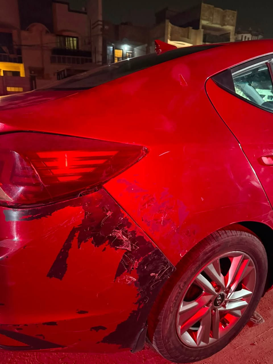 السلام عليكم
🚘 هيونداي النترا 2020
🔴 لون أحمر  
🔥 تدفئة مقاعد  
📍 ماشية 130 ألف كم  
📷 كاميرا خلفية  
📱 Apple CarPlay / شاشه جبيره
مكينه 2000 دوش 
كير اي تي

السيارة وارد أمريكي، بيها ملاحظات بسيطة من حادثها الأمريكي، وتحتاج بولش وترتيب بعض الأمور.  
الميكانيك جاهز: مكينة، گير، صدر وكلشي تمام، والسيارة جاهزة للفحص.

📍 المكان: بغداد  
💰 السعر: 112 ورقه وبيها مجال    
📞 للاستفسار: ***********
