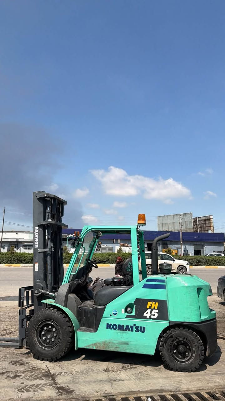 رافيعة شوكيه كوماتسوو
٤،٥طن يابانى دخوول جديد ✅
ارتفاع ٤،٥٠سم مشغل قليل 
موديل ٢٠٢١فوول نضيفه نفسة زيرو✅
٤عركات
واتساب***********
واتساب***********
