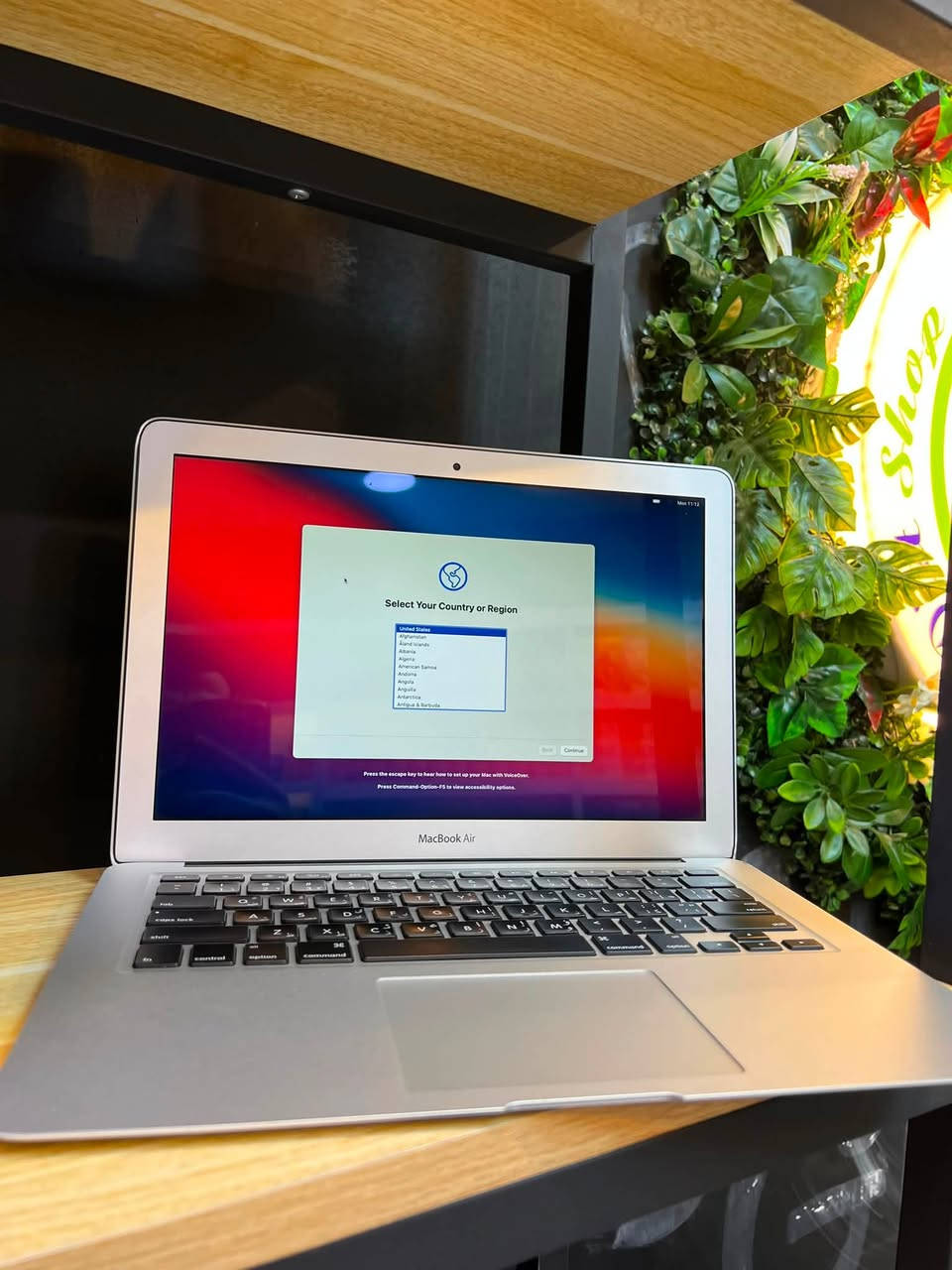 سلام عليكم

💻 MacBook Air (13-inch, 2013) 

• المعالج: Intel Core i5 (1.3 GHz Dual-Core) 🚀

• الذاكرة (RAM): سعة 4 جيجابايت DDR3 🧠

• الجرافيك: Intel HD Graphics 5000 🎞️

• النظام: macOS Monterey (الإصدار 11.7.11) 🍏

• لوحة المفاتيح: تدعم العربية والإنجليزية (أصلية) ⌨️

السعر 200 الف 

بغداد - السيدية 
***********
