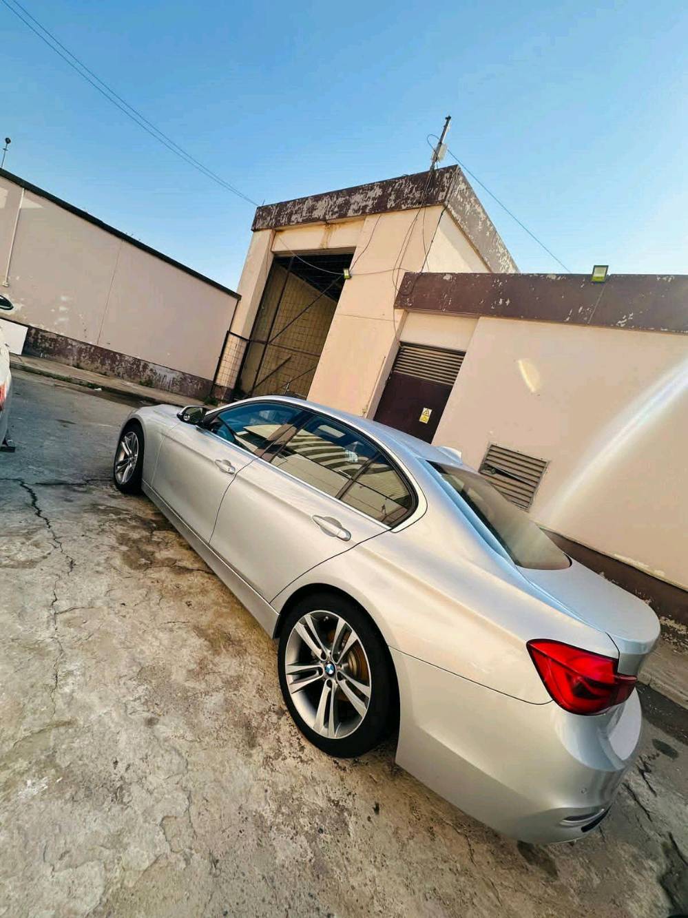 للبيع/BMW/ 330/ 2018
المحرك (B48) 2.0 T
وارد امريكي بدون حادث 
الحاله / تقرير وبشرط قطرة ماء مابيها تجي تفحص وين ميعجبك 
السيارة بحاله ممتازة (صفر مسج )
المواصفات 
فتحة سقف 
شاشة + مقاعد جلد كهرباء  ميموري وخزن والكشن 3 قطع / صندوق كهرباء 
تدفئة كشنات + تدفئة الاستيرن 
داتا شووو 
السيارة بحاله ممتازة وماشيه 82000
السعر / 185 وبيها مجال 
الاتصال / *********** 
*********** / علي