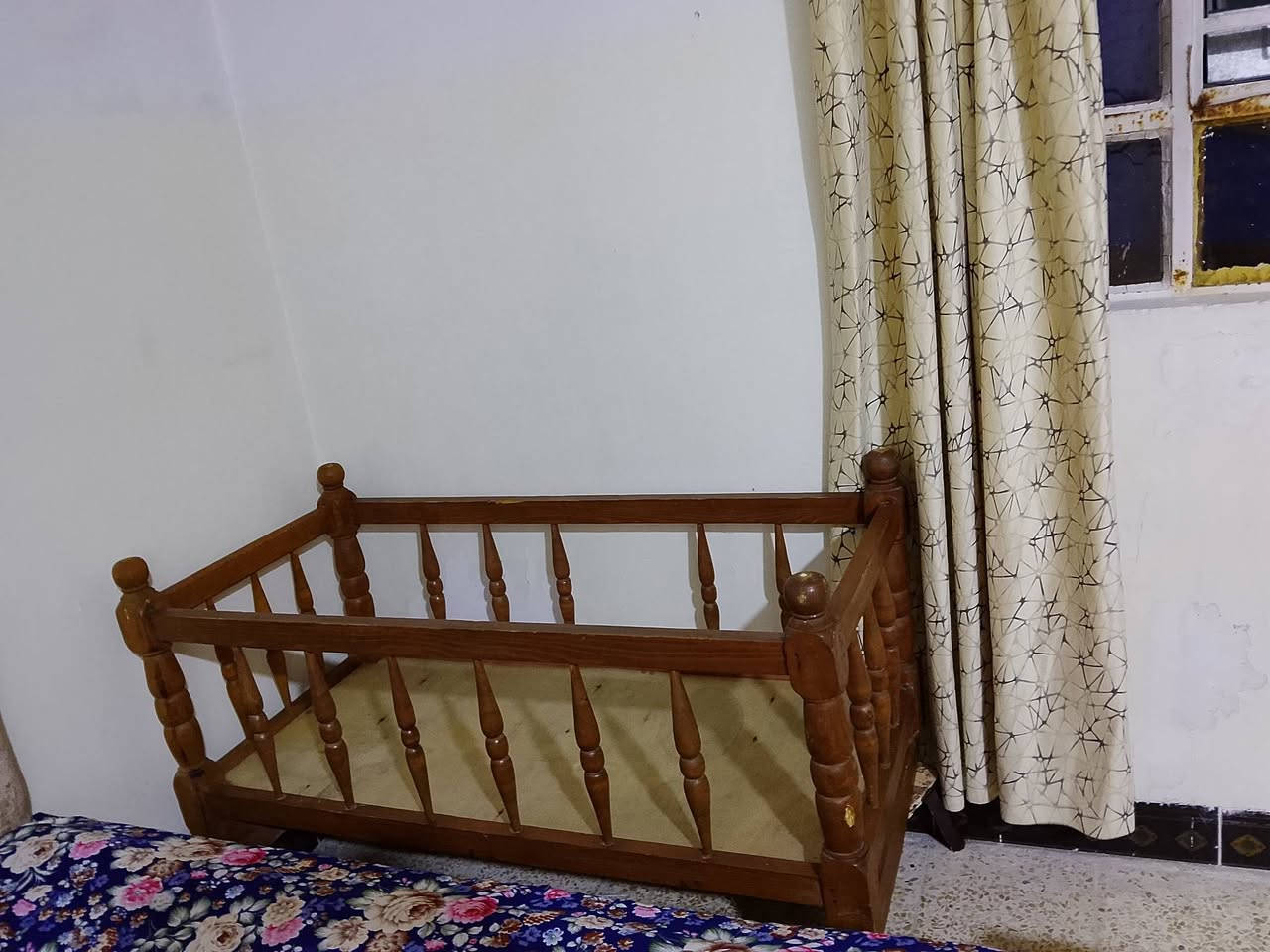 للبيع تخت مل طفل طول 130 وعرض 60 شغل زين السعر 35 عنوان موصل الاجانب الايمن قرب سوق المعاش القديم ***********
