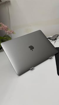 MacBook Air M1 • ٨ جيجا رام • ٢٥٦ جيجا