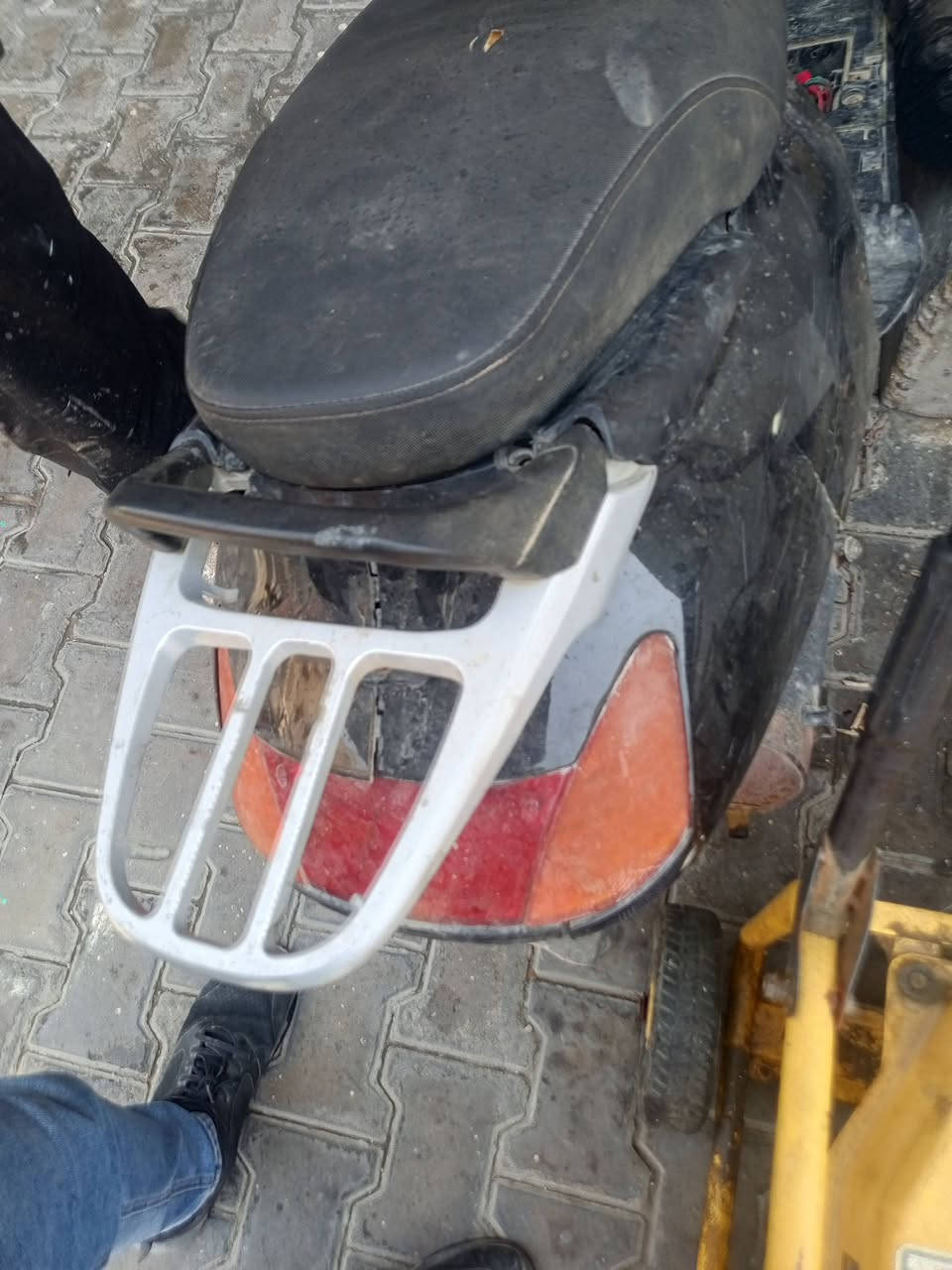 للبيع سبيسي ماليزي دراجه كفراتها كامله يرادلها بس تجفيت 125بيها مجال
***********
