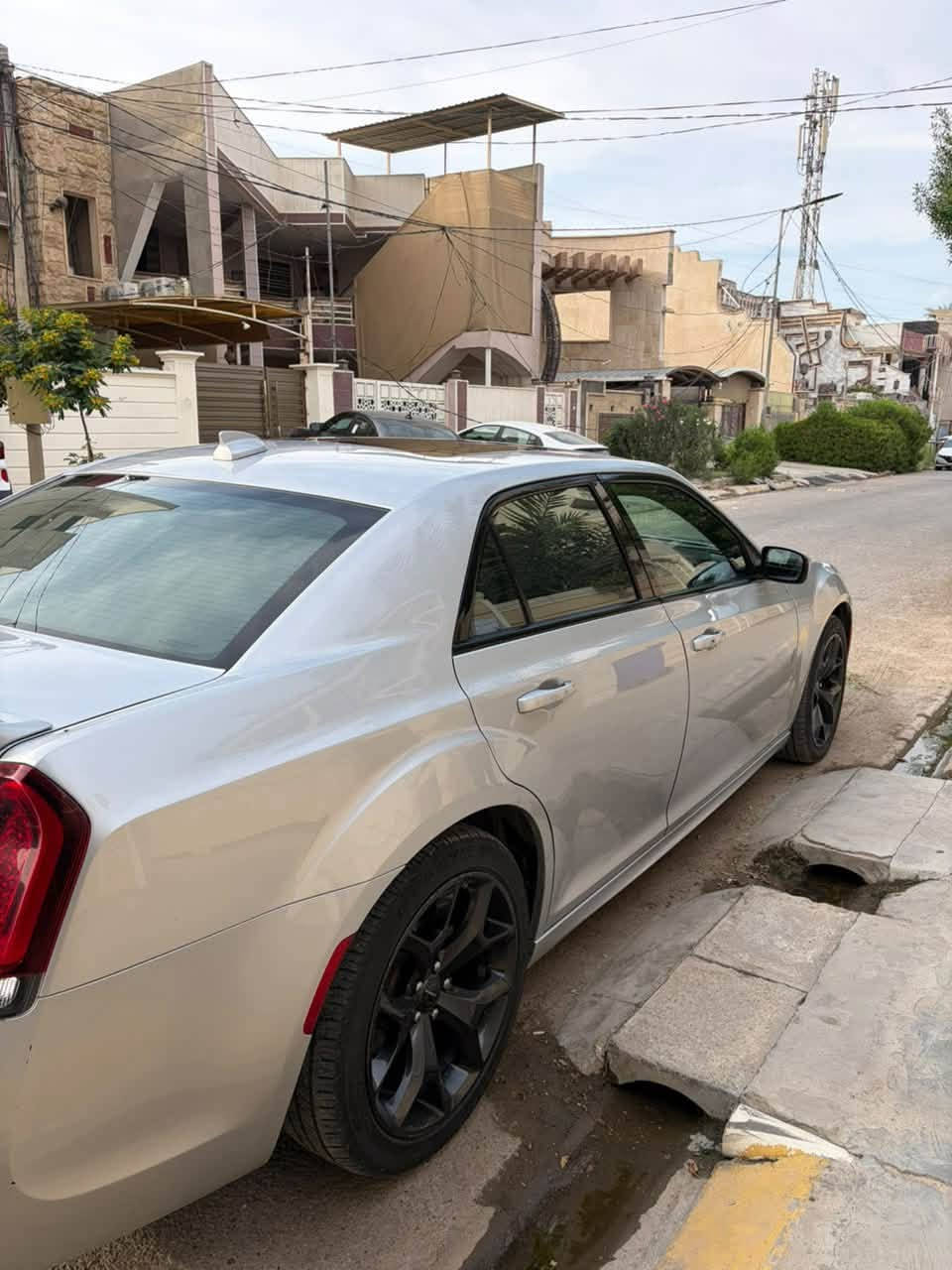 كرايسلر 300s • ٦ سلندر ٣٦٠٠ • رقم اربيل