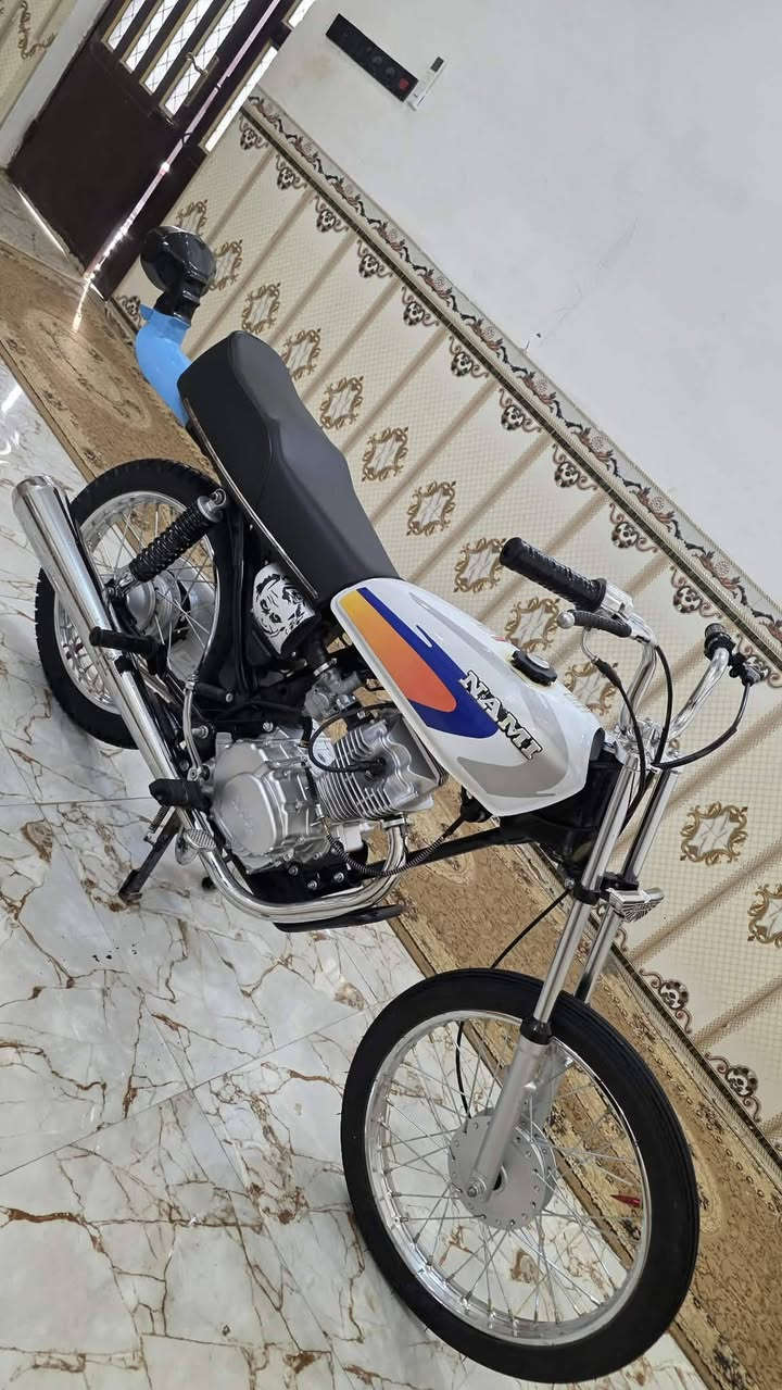 السلام عليكم شباب دراجه للبيع مديل 23 تعمير كله 26 صارلي 25يوم من معمرها والسعر 900 قفل قفل والمو شراي لا يراسلني ابد وما موجود علا الفيس وكيلها ب الحله نوع الدراجه نامه اصل وهذه الرقم ***********
